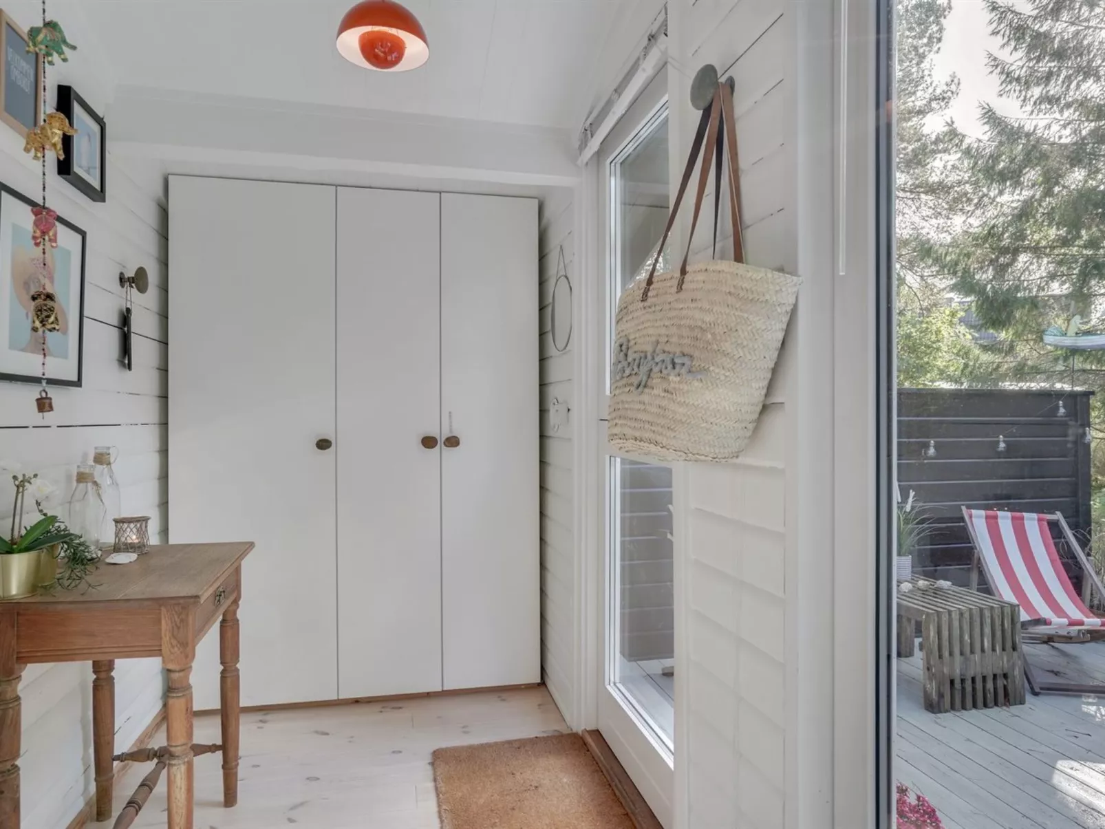 "Susannah" -  from the sea-Drinnen