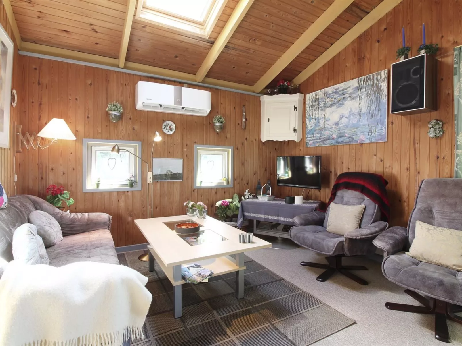 "Sonya" - 1km from the sea-Inside