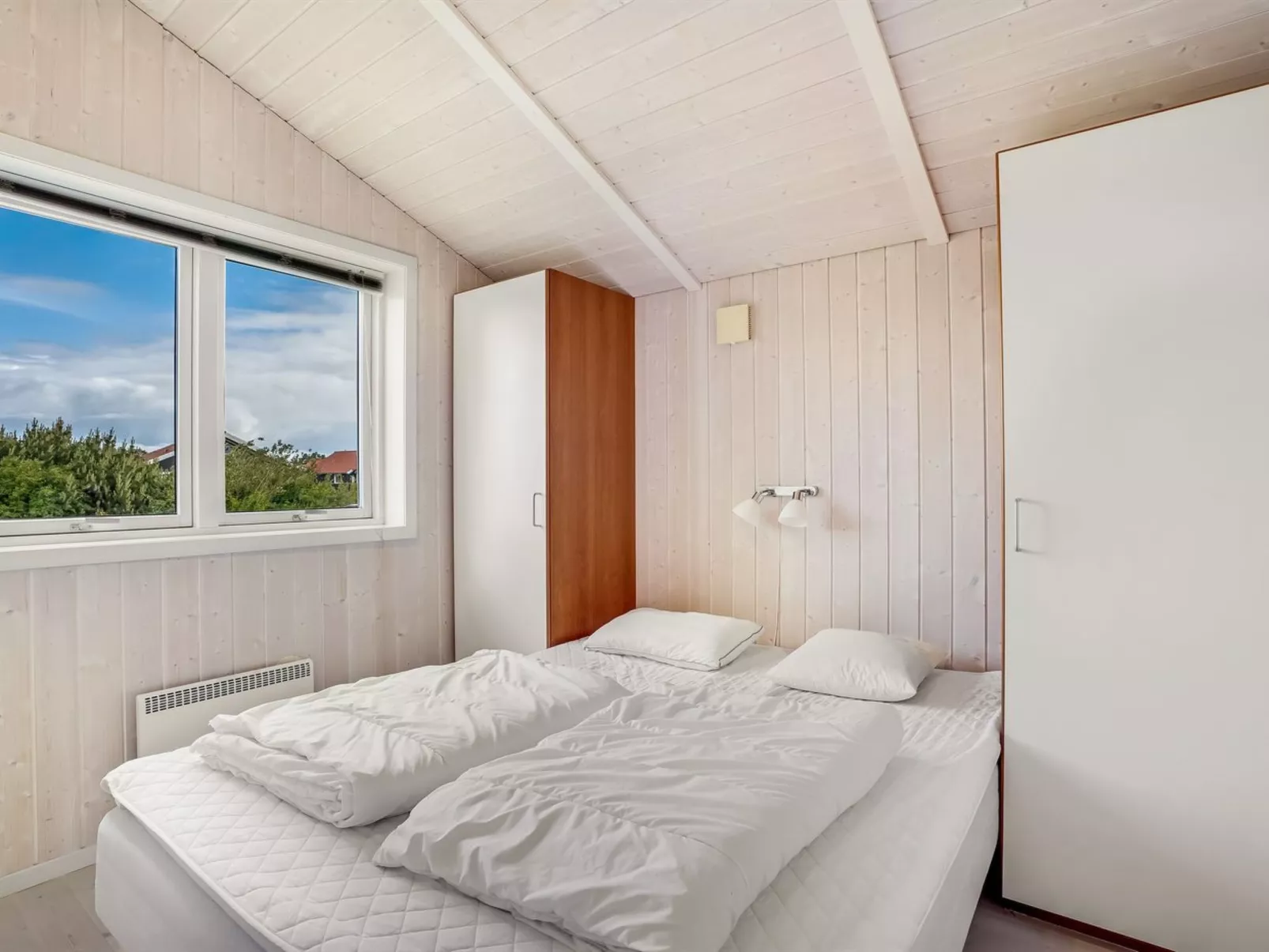 "Birtir" - 1.2km from the sea-Inside