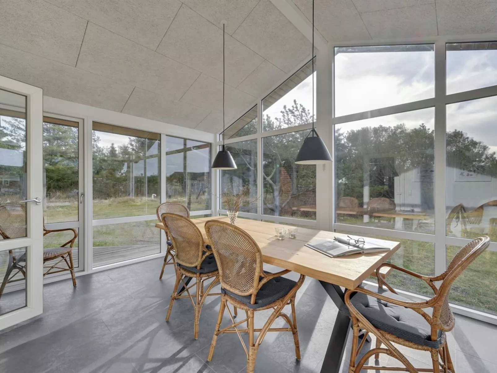 "Shalez" -  from the sea-Inside