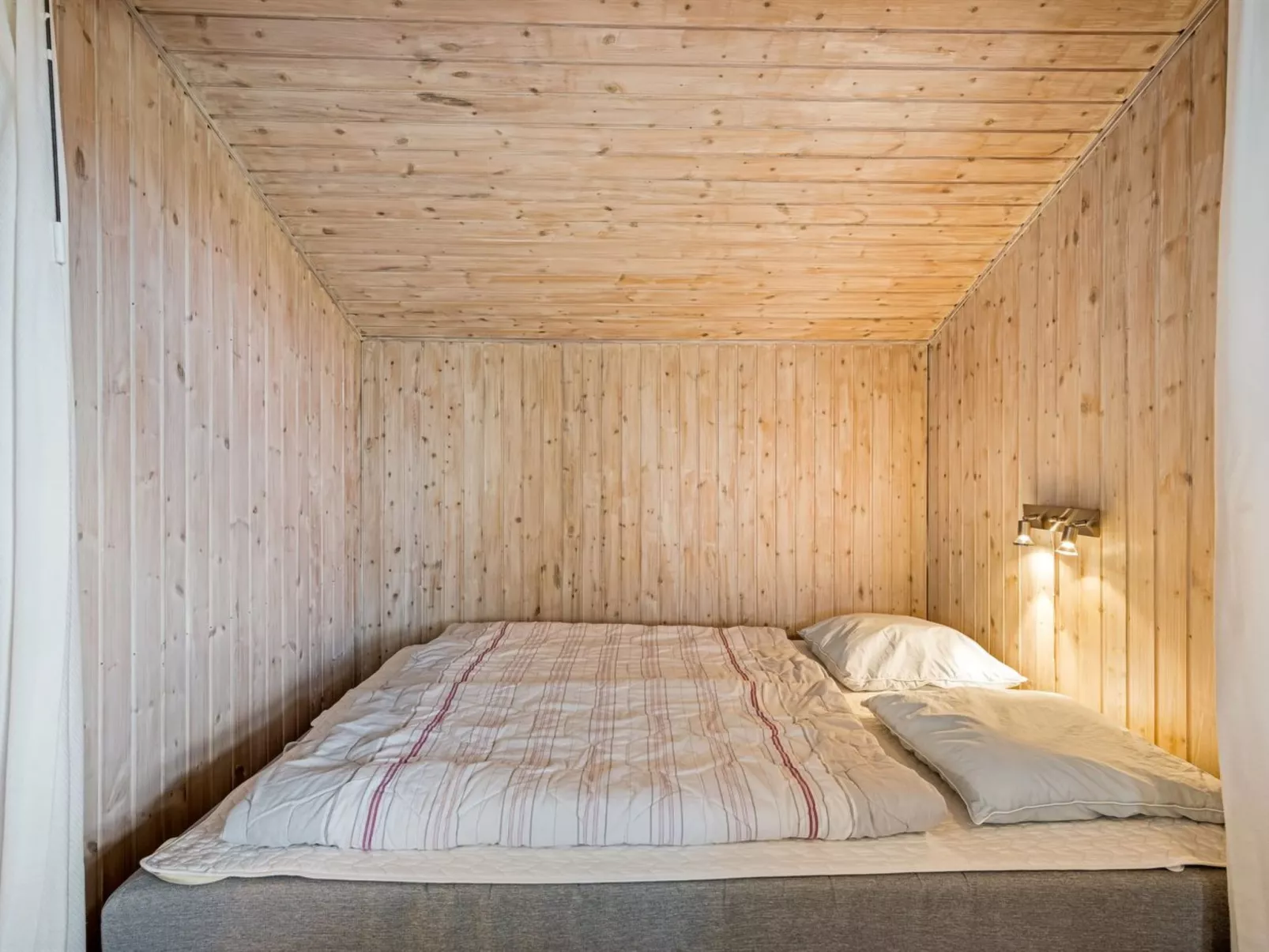 "Gertine" - 650m to the fjord-Inside