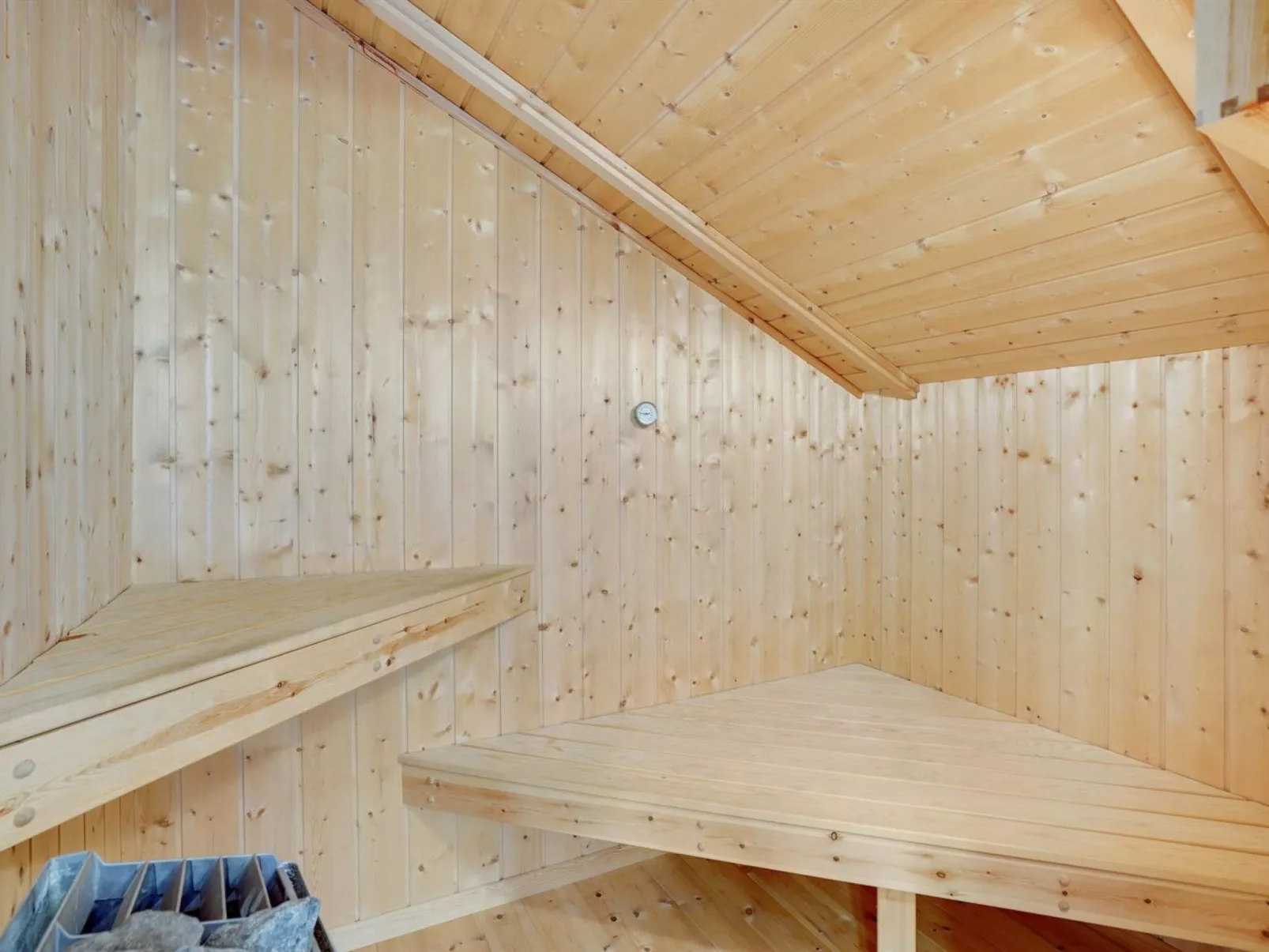 "Torben" - 10km from the sea-Drinnen