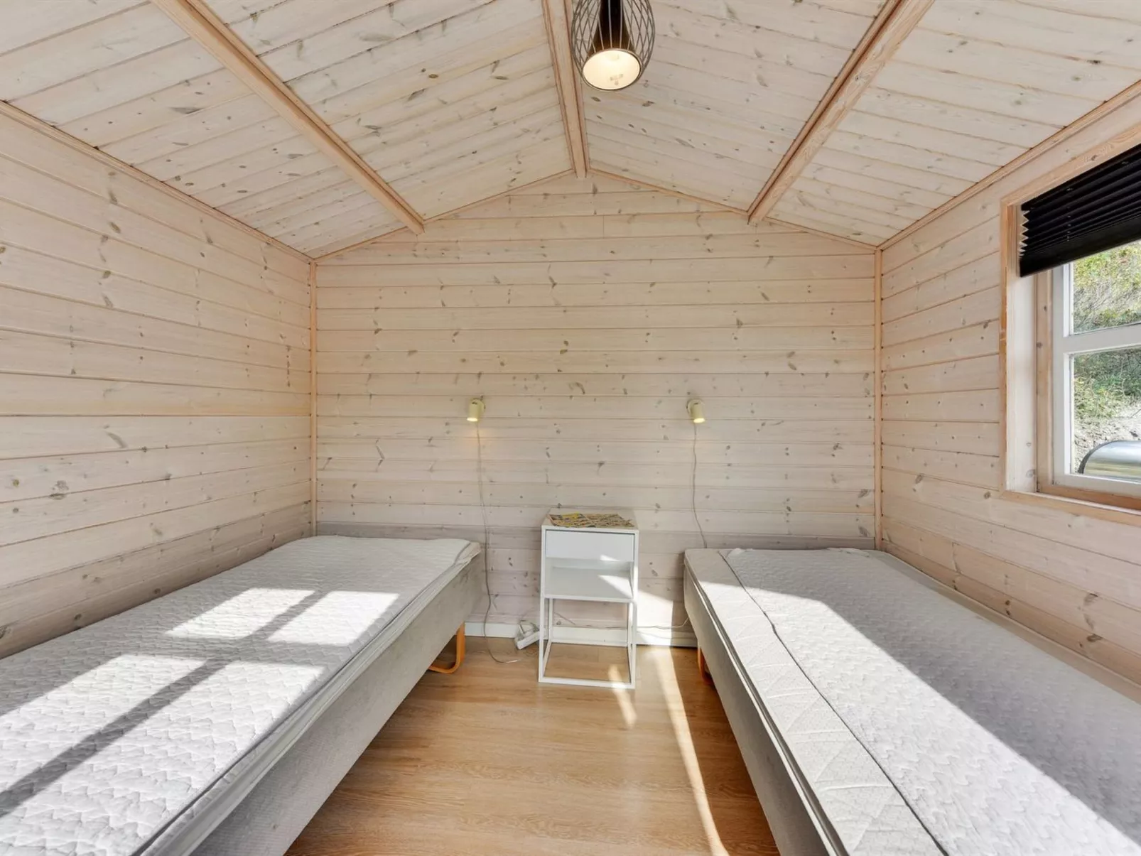 "Ayu" - 100m from the sea-Drinnen