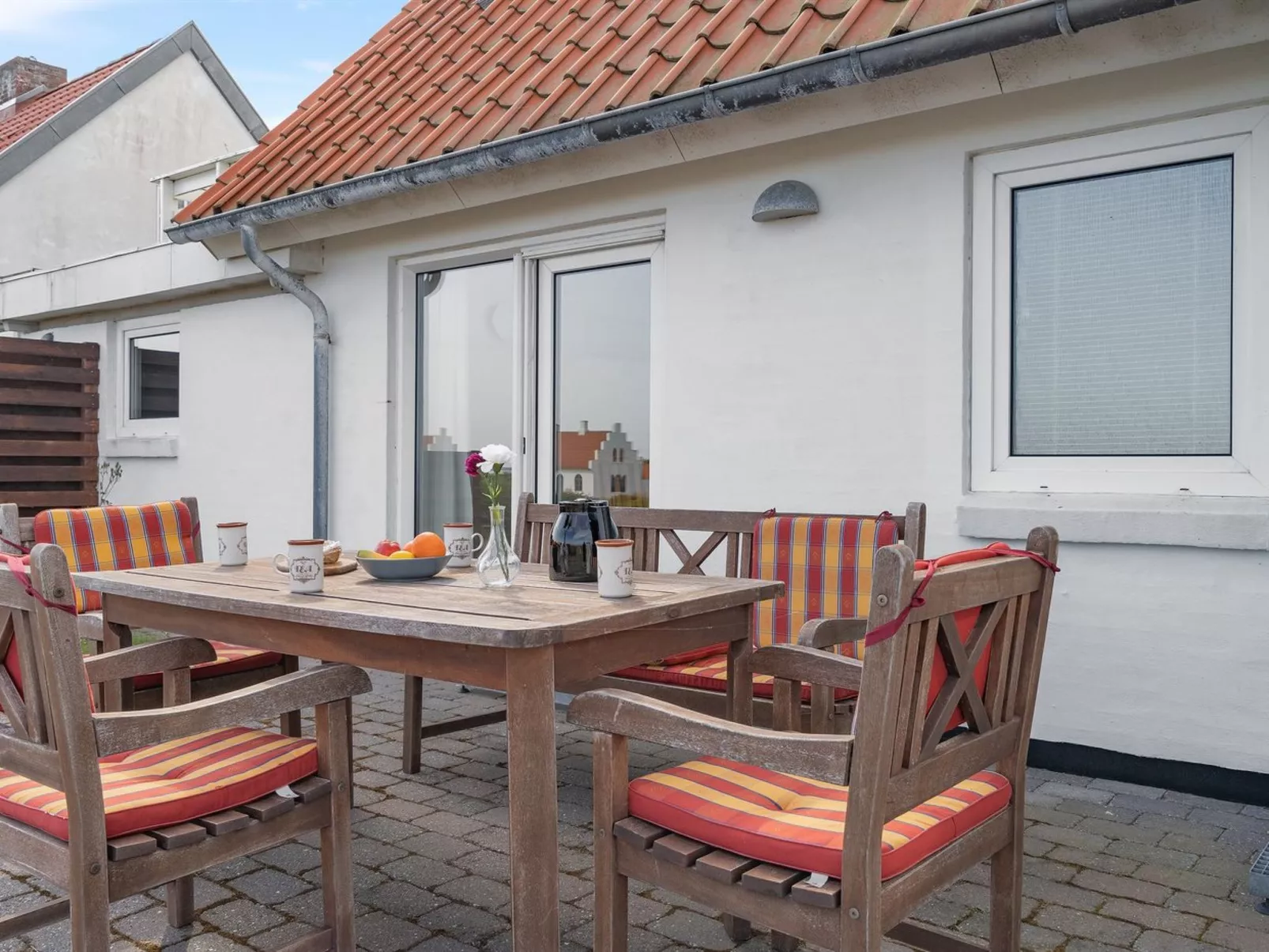 "Yorrick" - 50m to the fjord-Outside