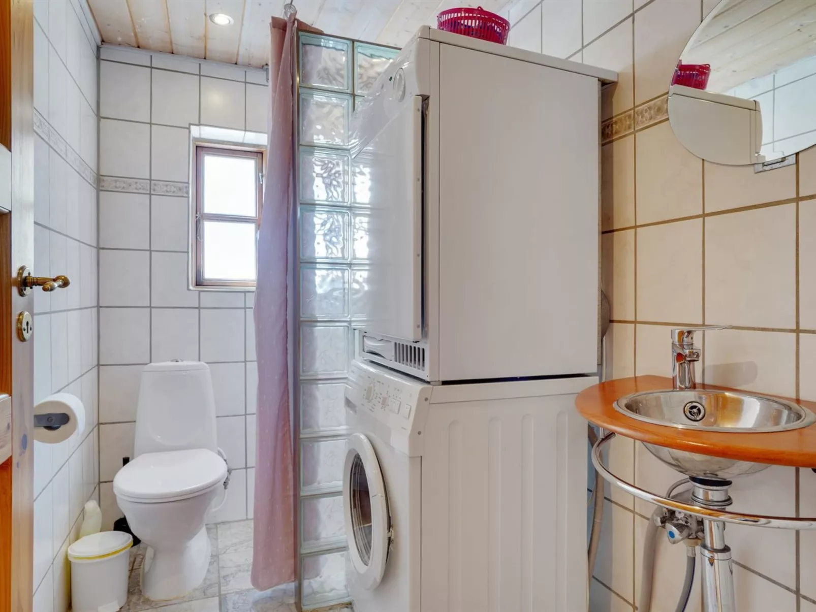 "Hæryst" - 175m from the sea-Inside