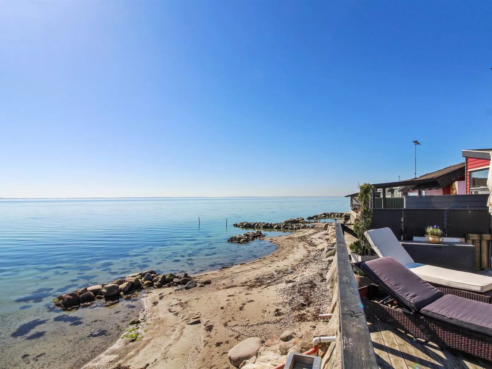 "Grim" - 5m from the sea-Outside