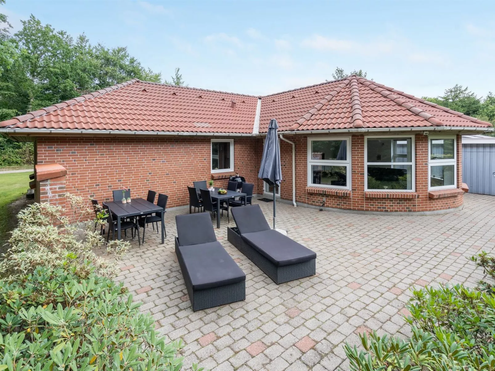 "Wyatt" - 30km from the sea-Outside