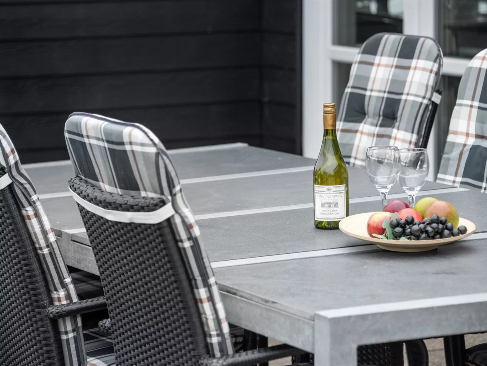 "Mavis" - 800m from the sea-Outside