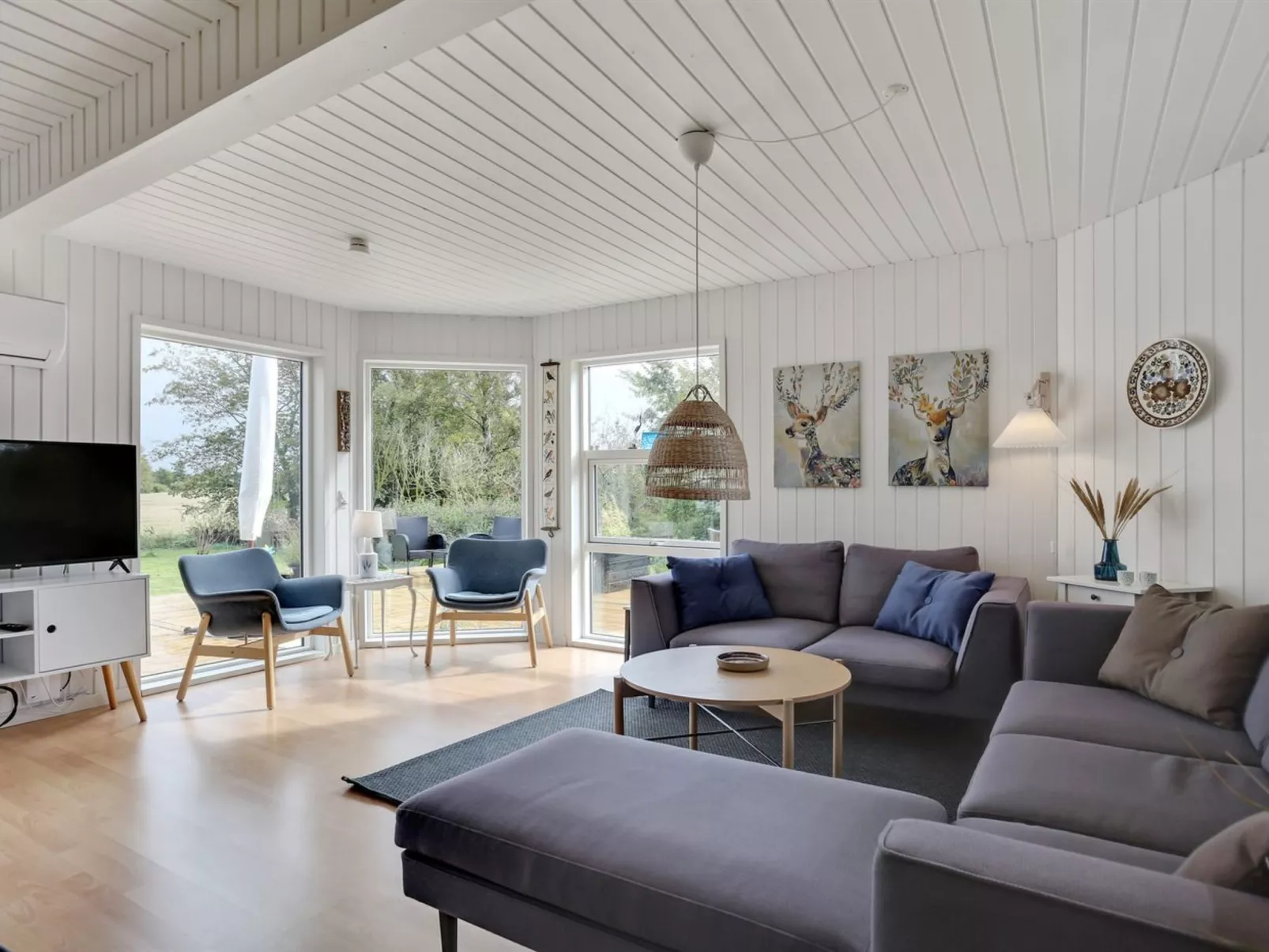 "Ika" - 600m from the sea-Drinnen