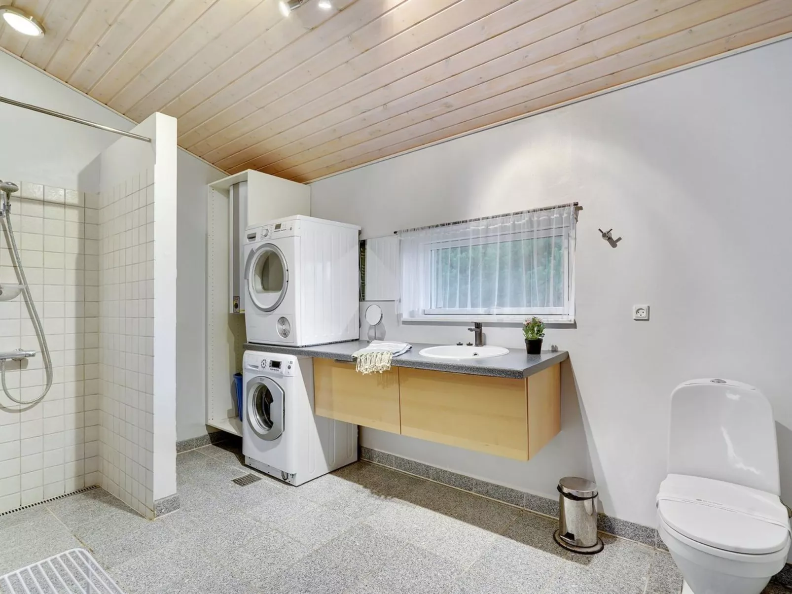 "France" - 1.1km from the sea-Drinnen