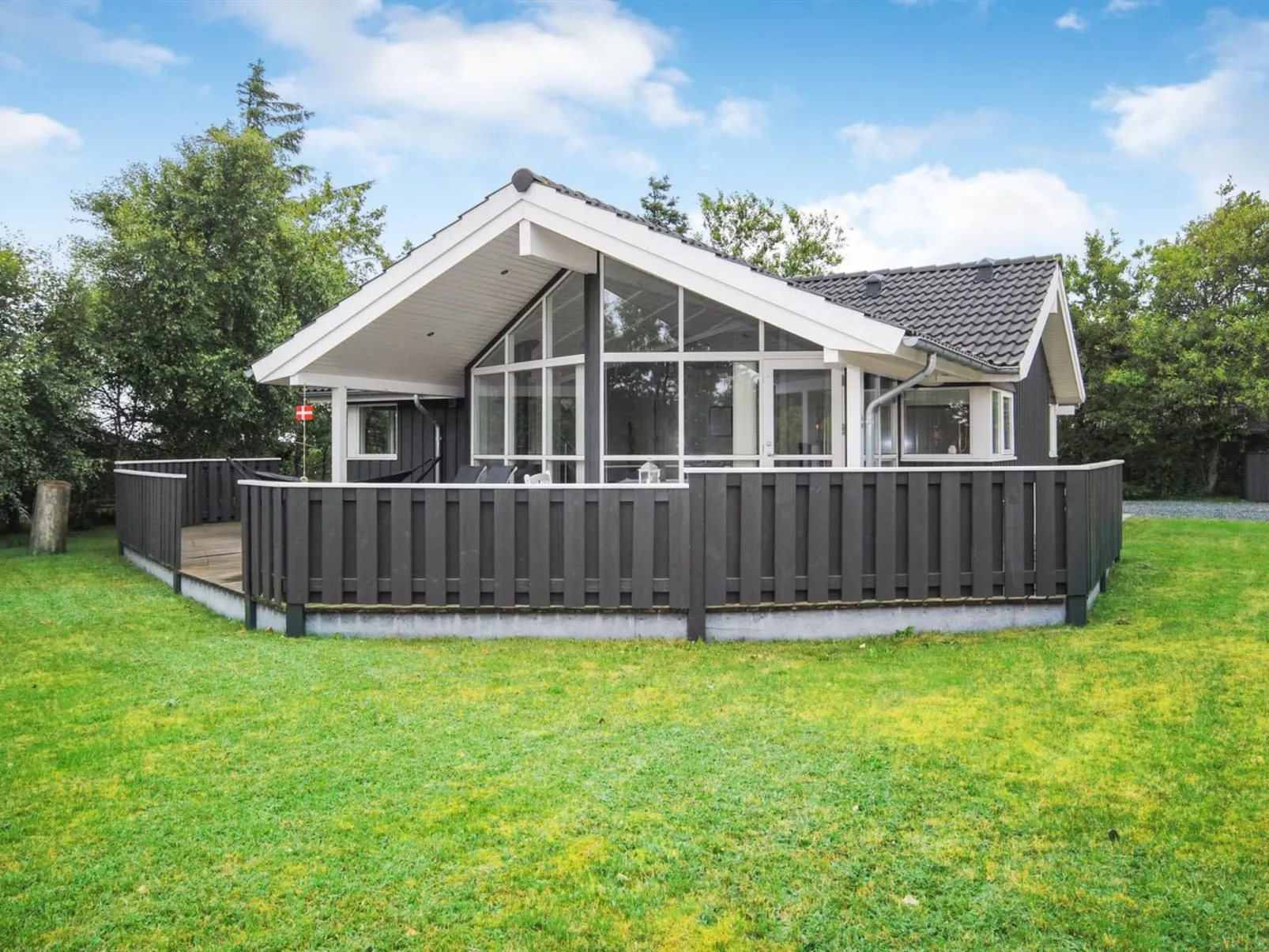 "Evelina" - 150m to the fjord-Outside