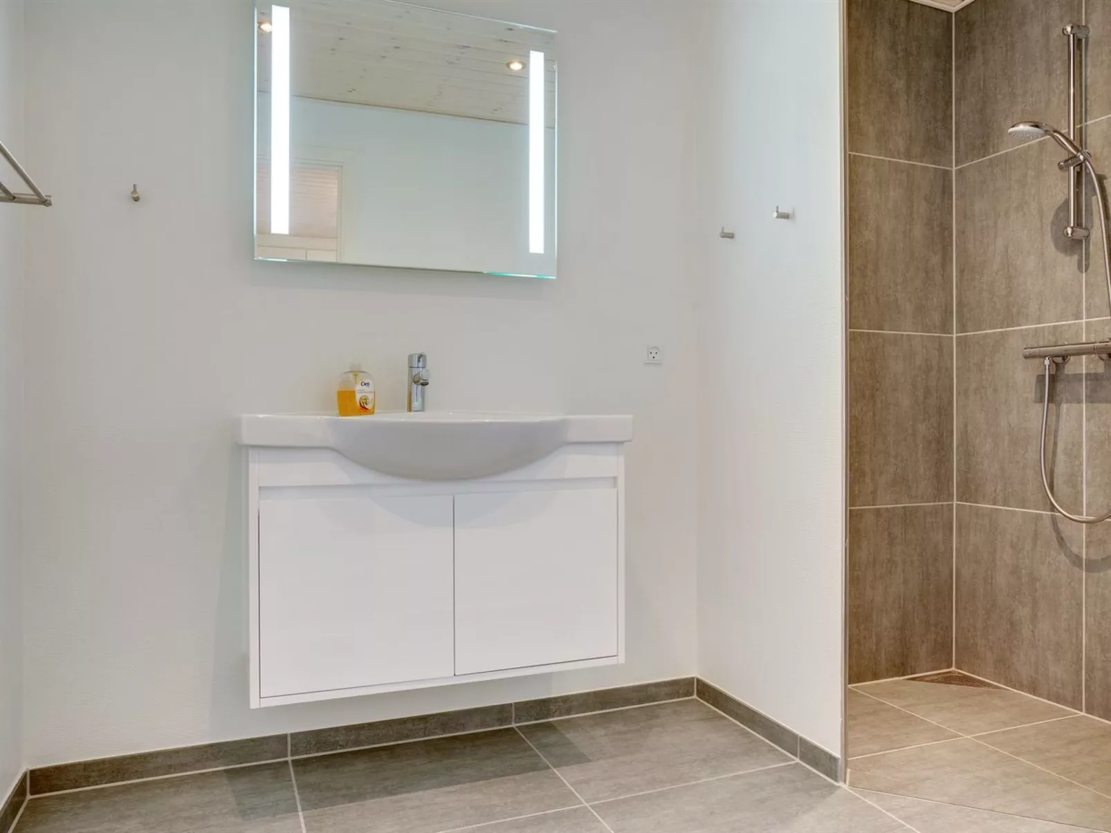 "Alona" - 250m from the sea-Drinnen