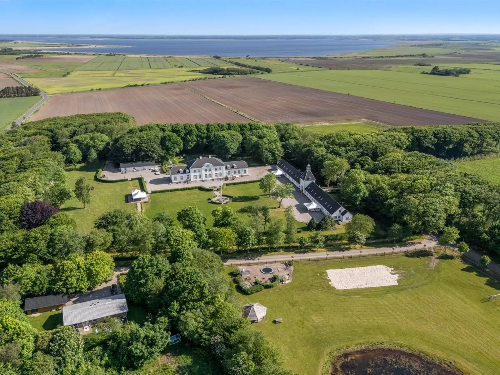 "Eini" - 4.5km from the sea-Outside