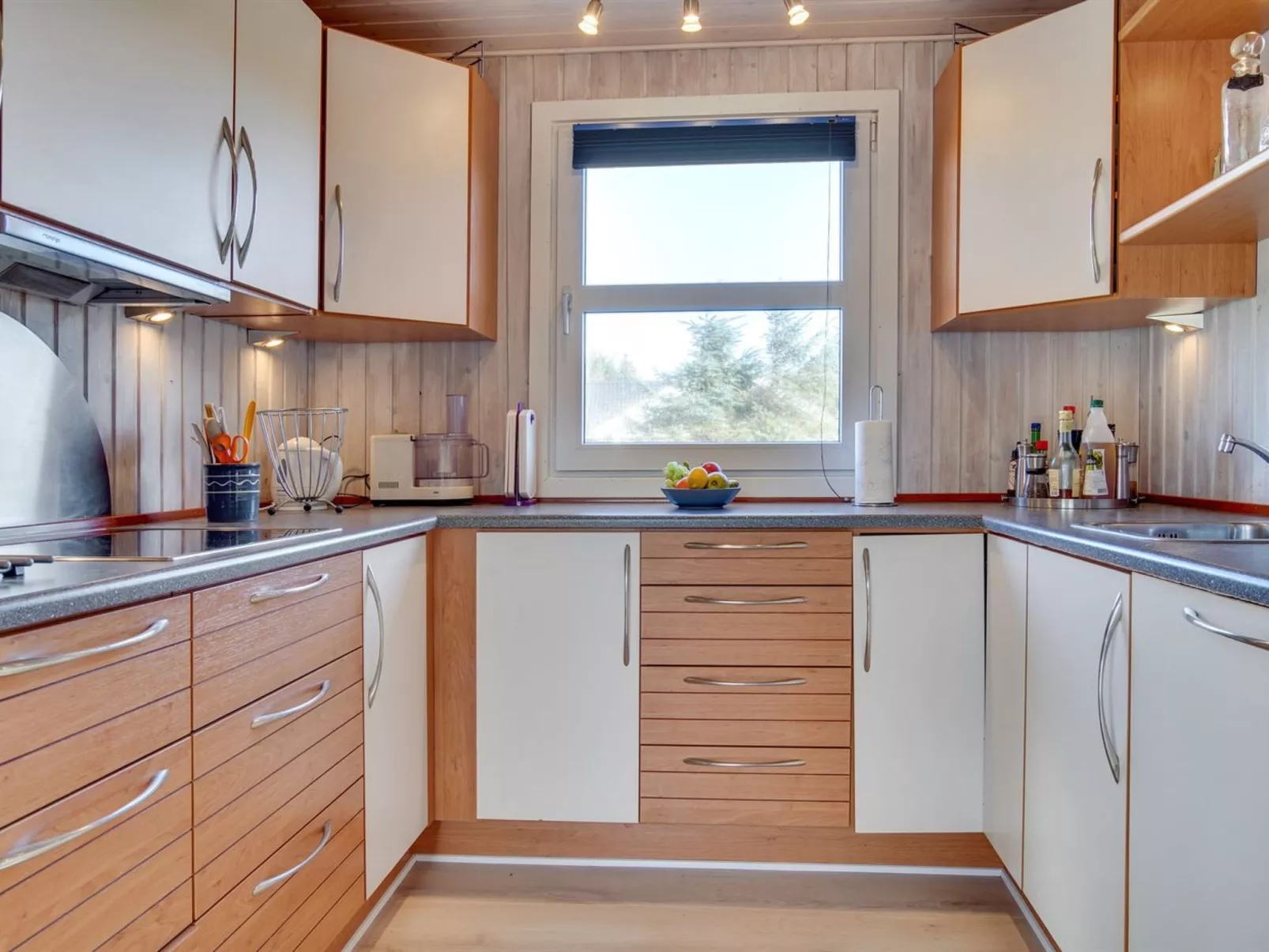 "Pertti" - 400m from the sea-Drinnen