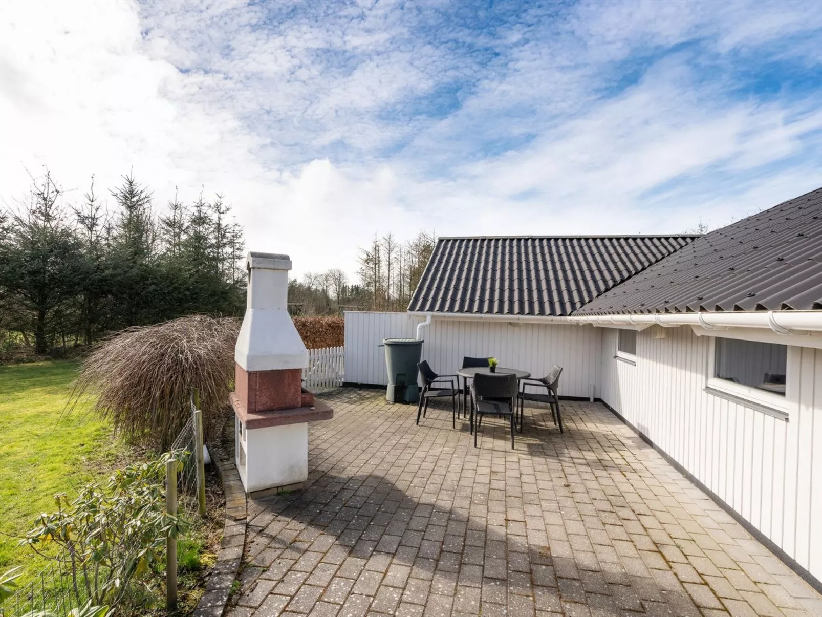 "Edvardsine" - 12km from the sea-Outside