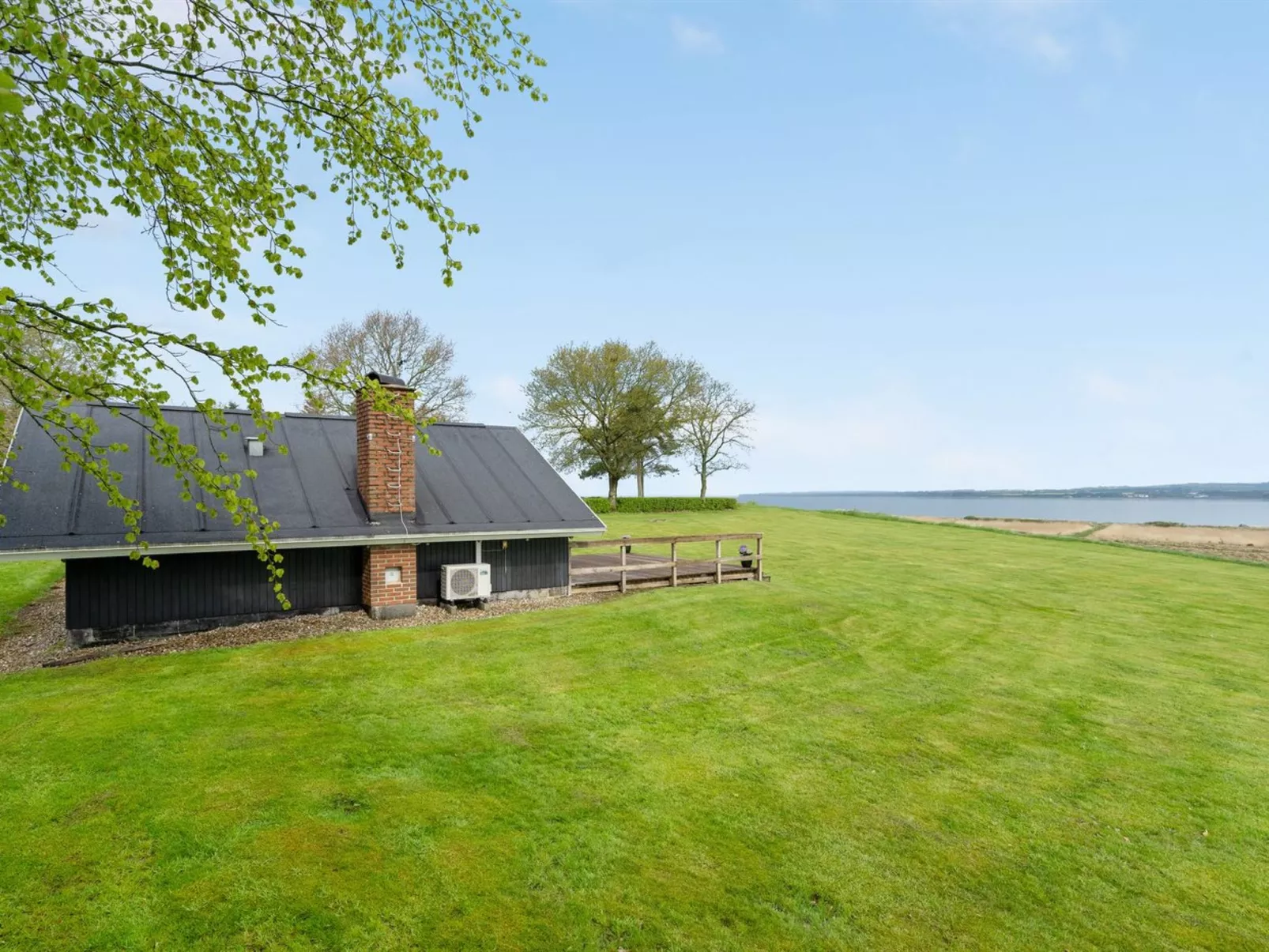 "Henrieke" - 250m to the fjord-Outside