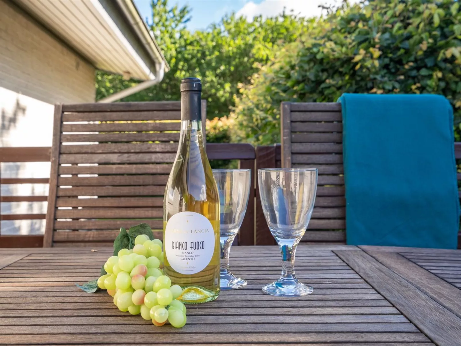 "Anselma" - 800m to the fjord - Outside