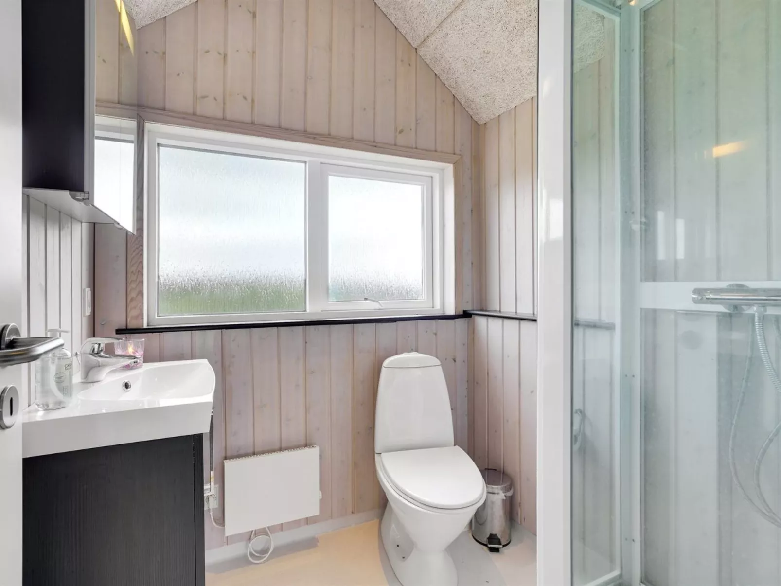 "Dagne" - 400m to the fjord-Dedans