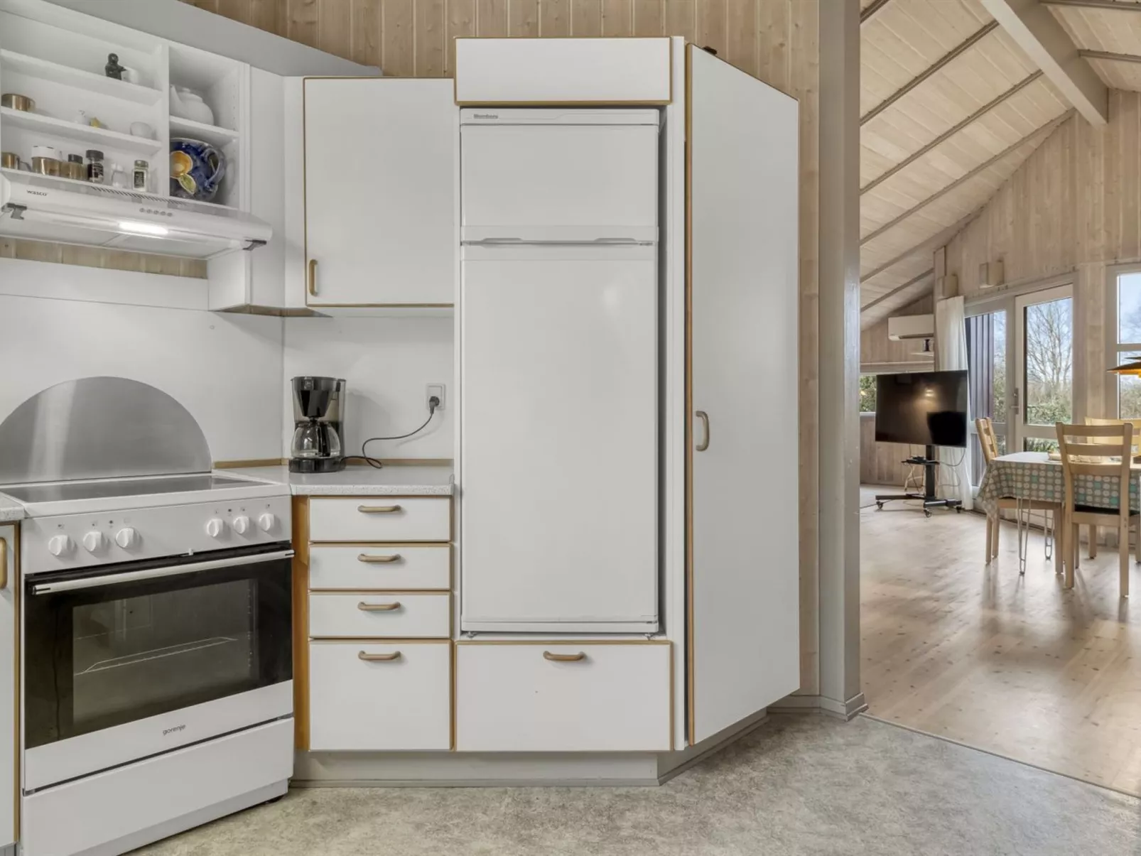 "Vivan" - 3.8km from the sea-Inside