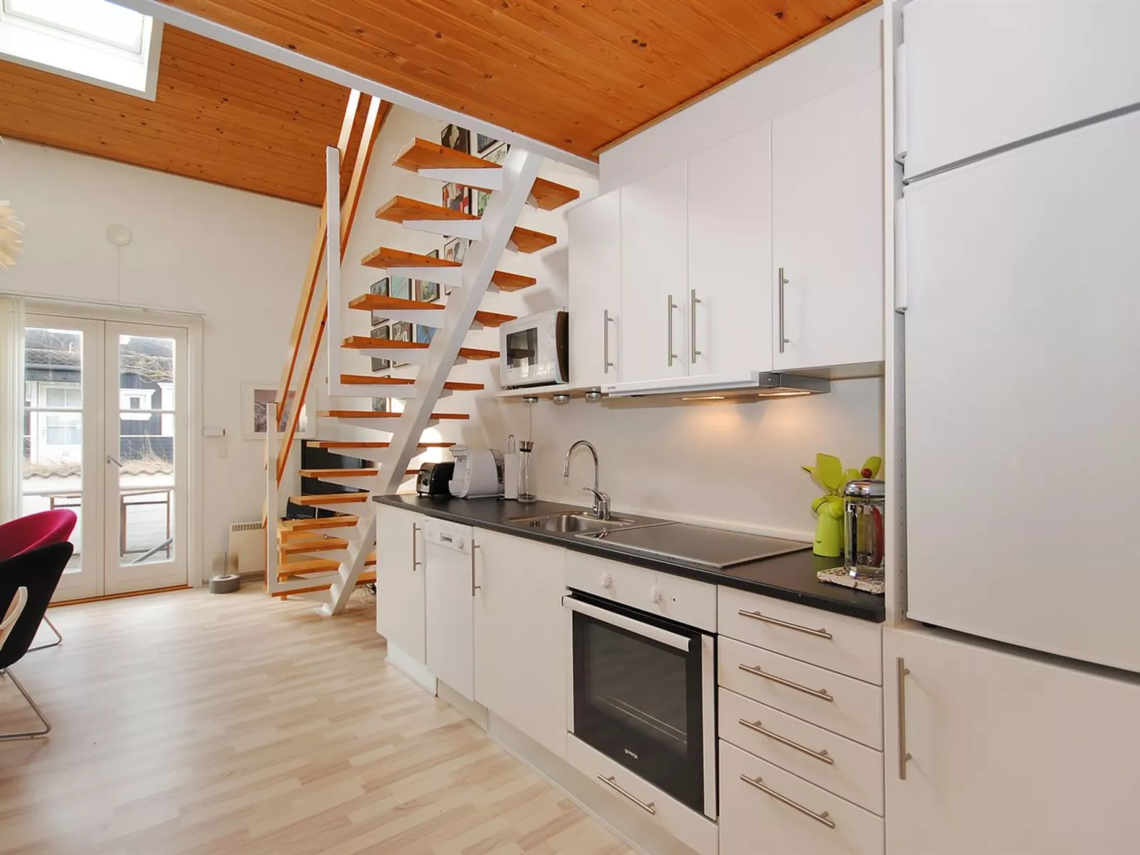 "Vasil" - 100m to the fjord-Drinnen