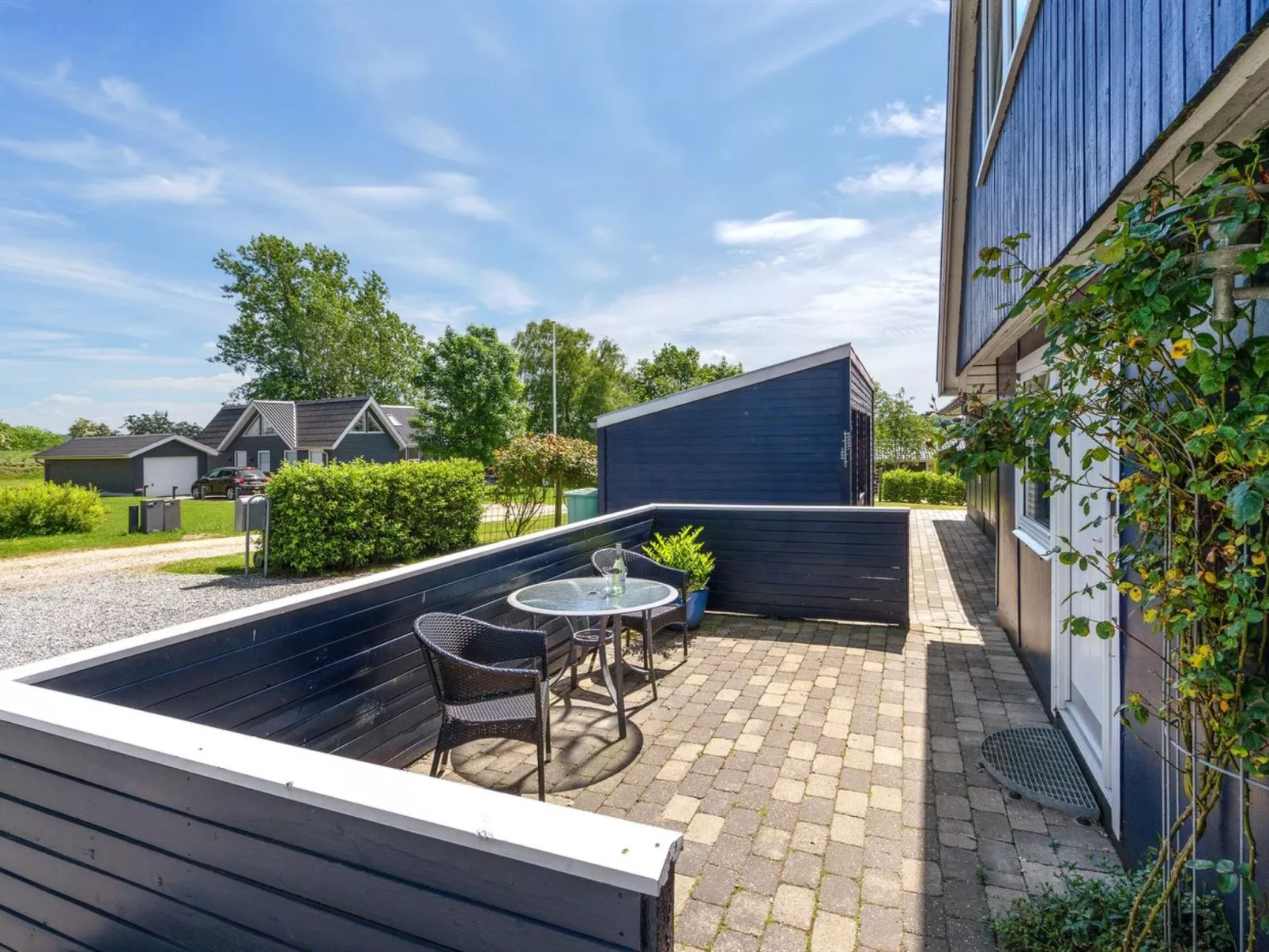 "Edvia" - 700m to the fjord-Outside