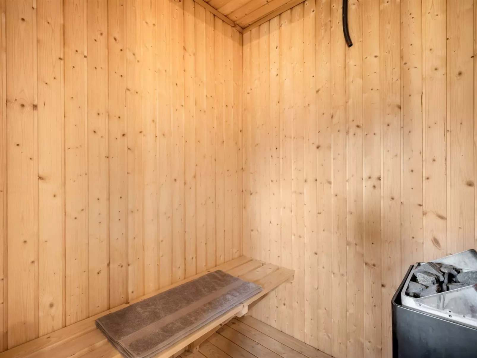 "Silvia" - 300m to the fjord-Drinnen