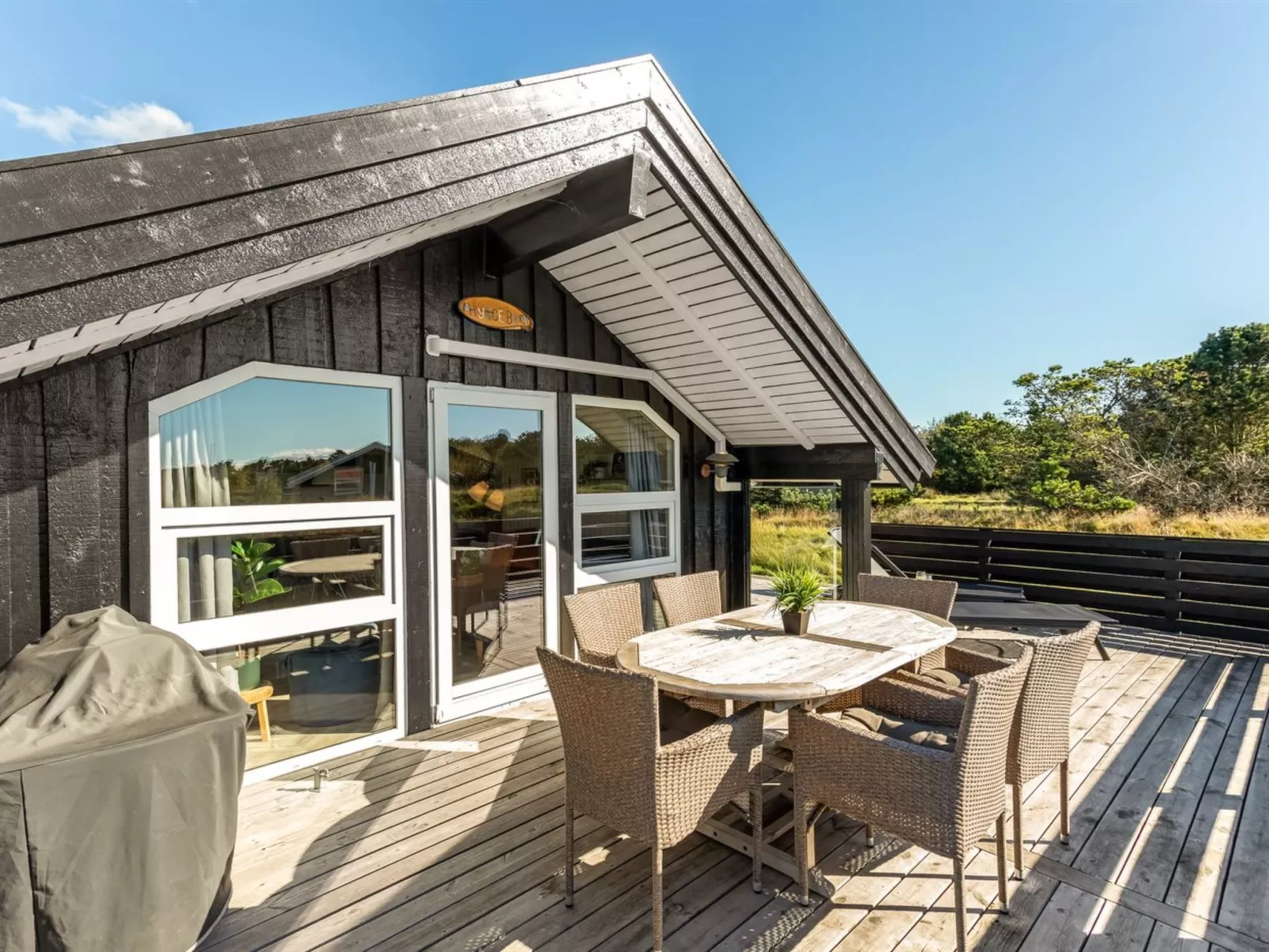 "Skyler" - 1km from the sea