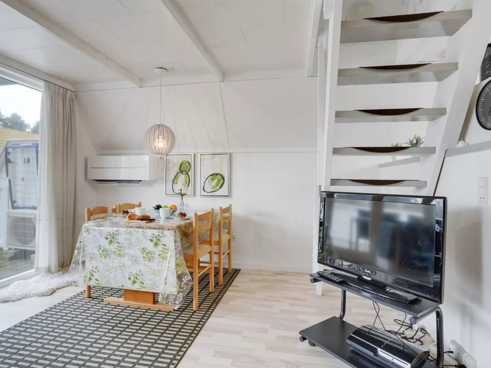 "Mijat" - 100m from the sea-Drinnen