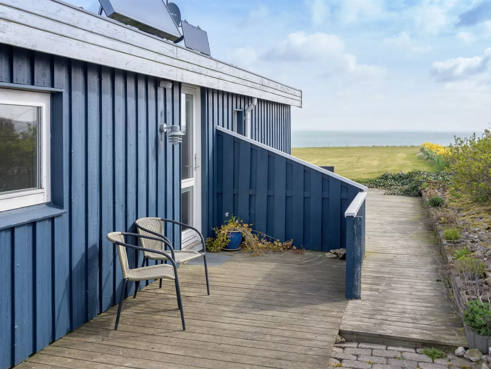 "Rajna" - 95m to the fjord-Outside