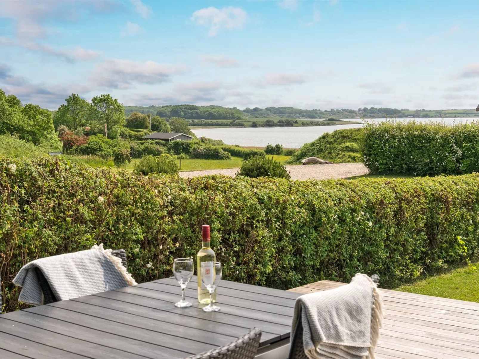 "Ølwir" - 400m to the fjord-Dehors