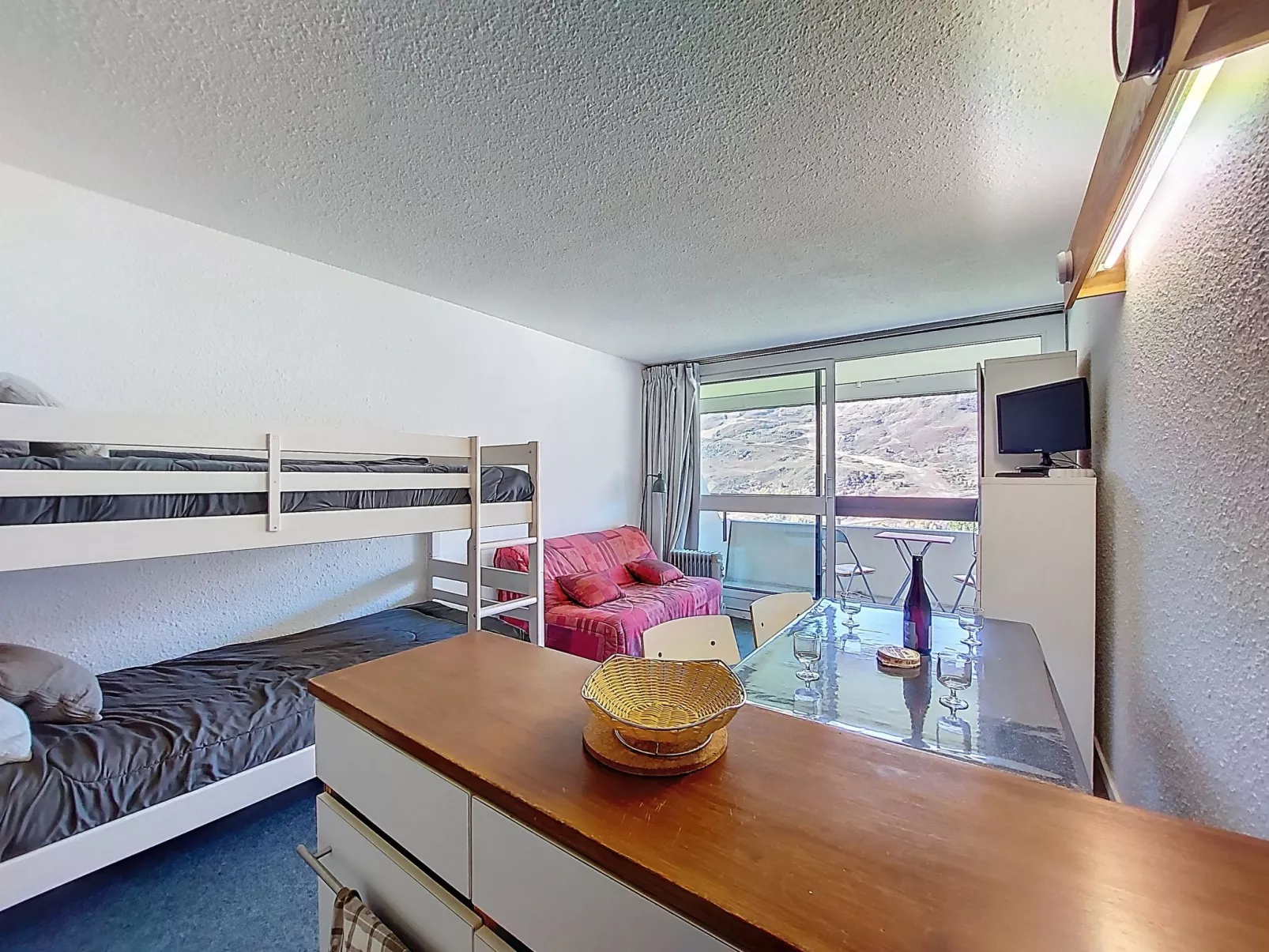 Brelin Evons R05-Drinnen