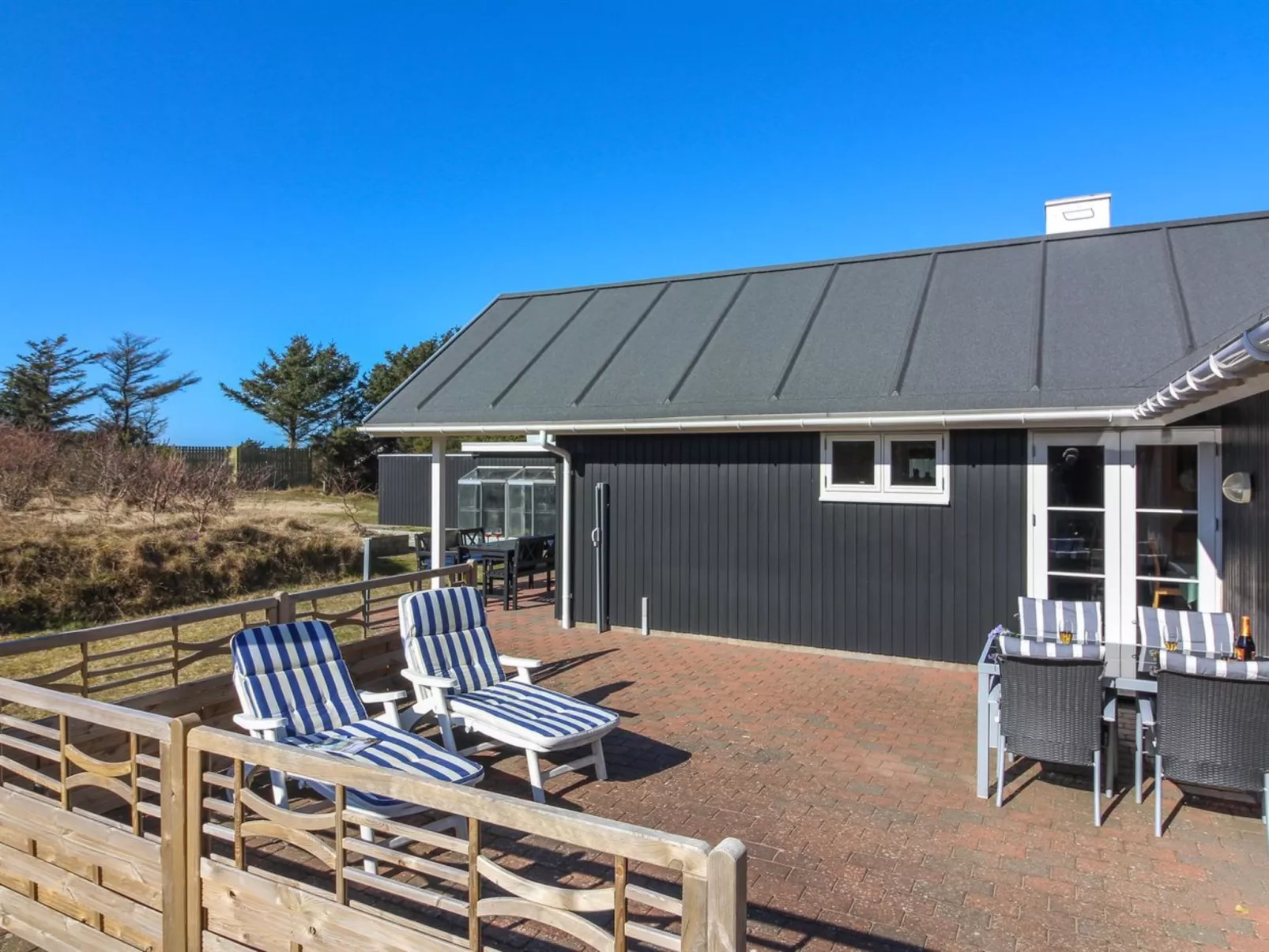 "Tilda" - 275m from the sea-Outside