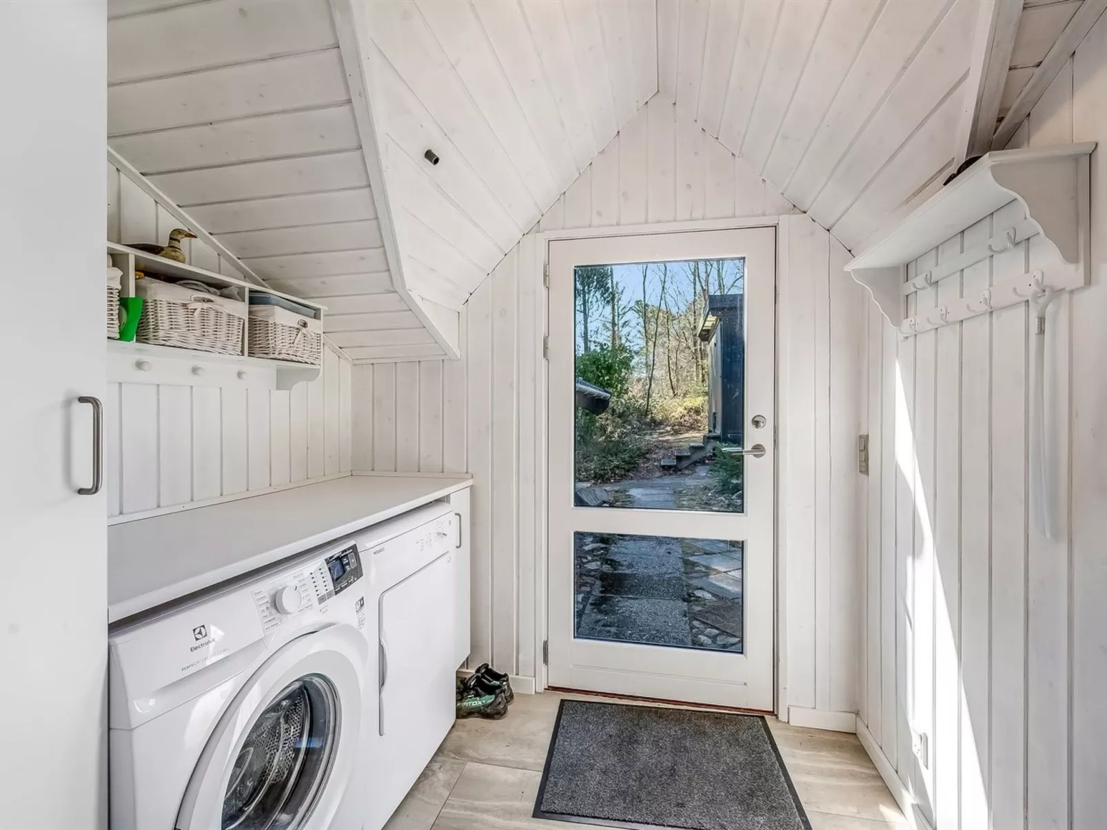 "Caya" - 450m to the fjord-Drinnen