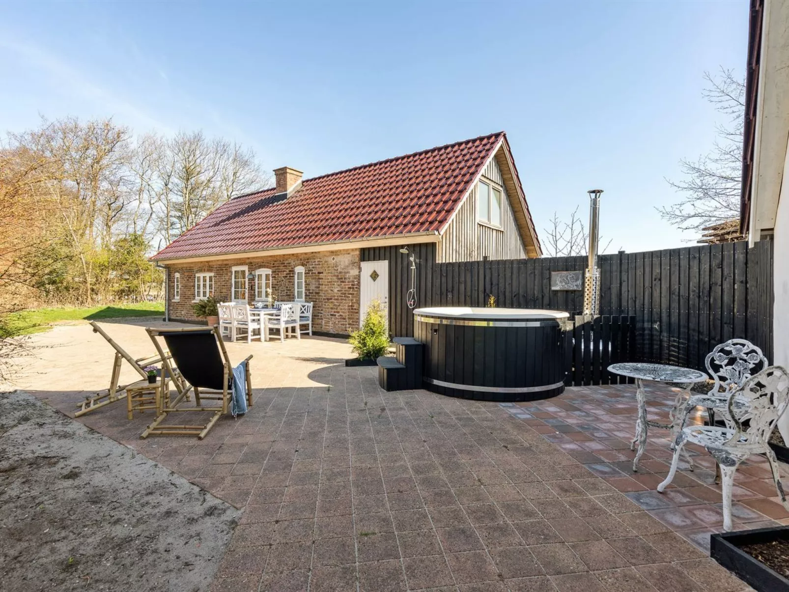 "Malene" - 700m to the fjord-Outside