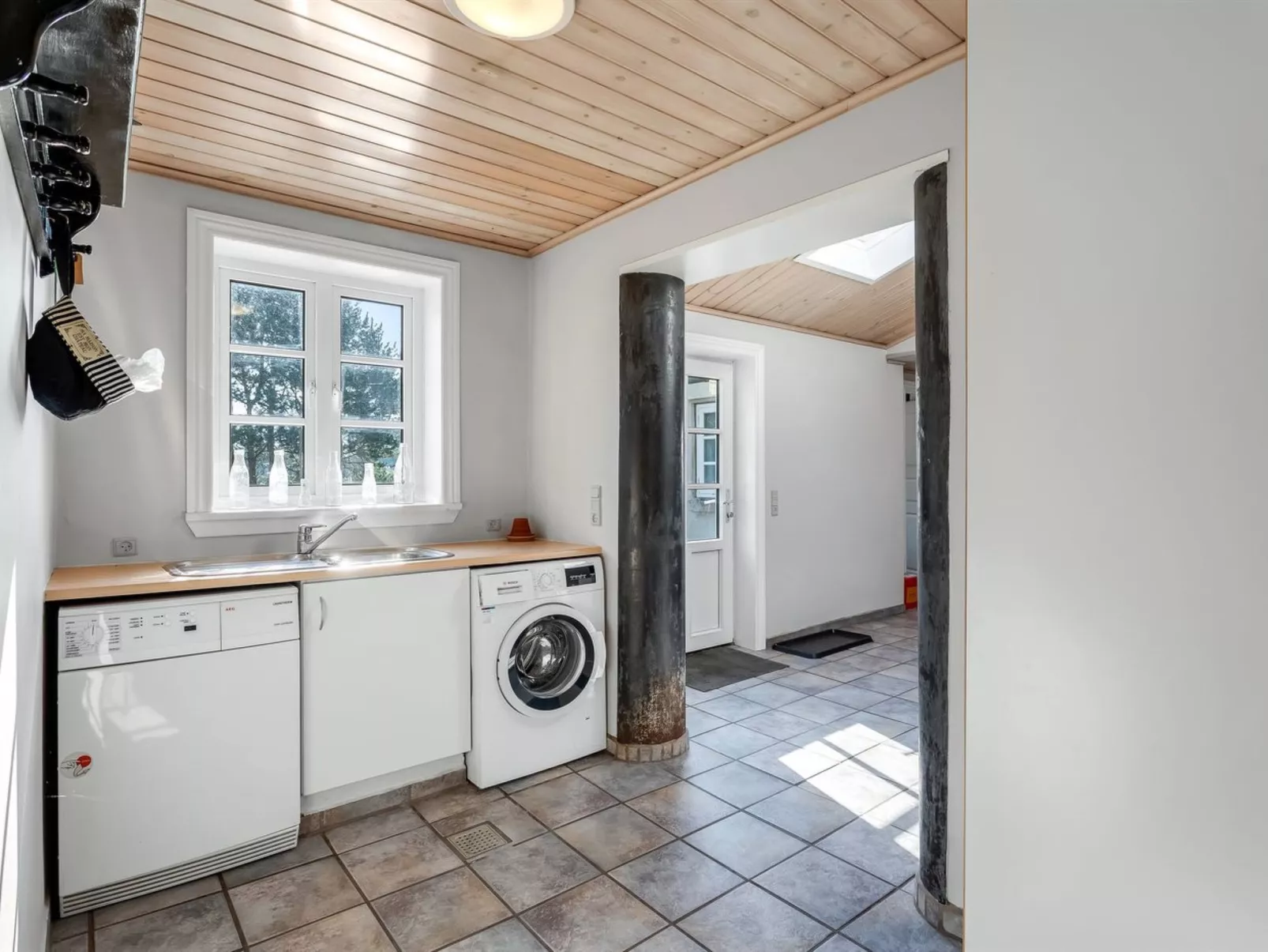 "Merrit" - 4.6km to the fjord-Inside