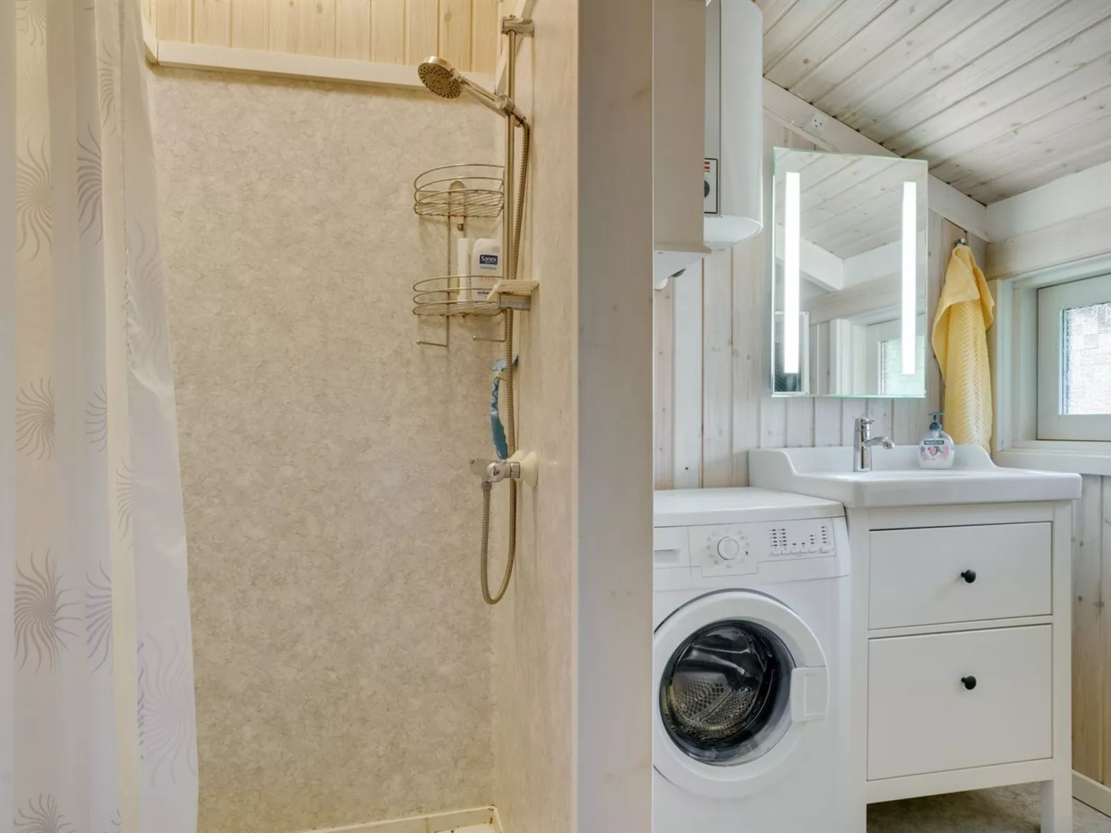 "Peter" - 400m from the sea-Inside