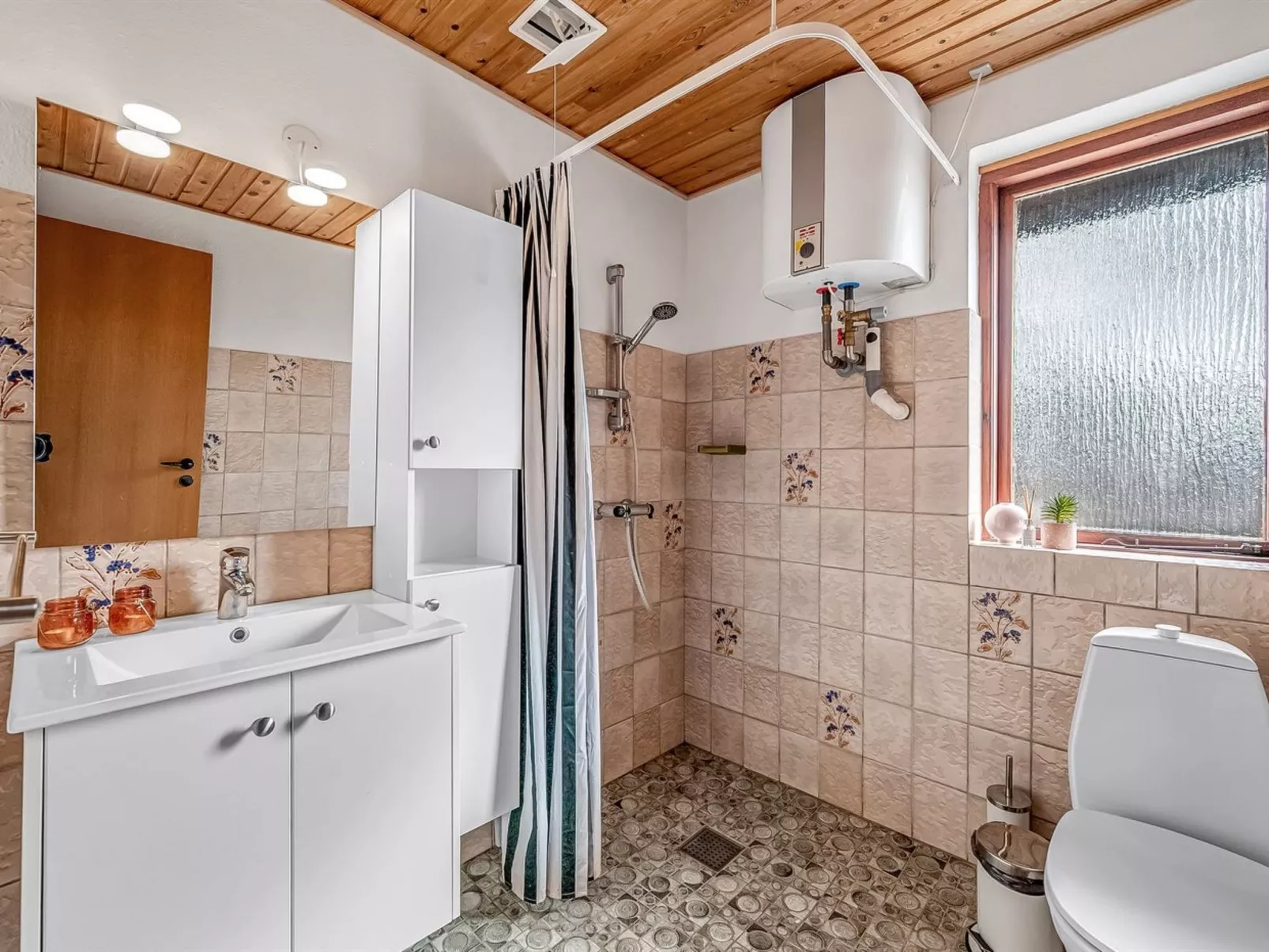 "Gundis" - 500m to the fjord-Inside