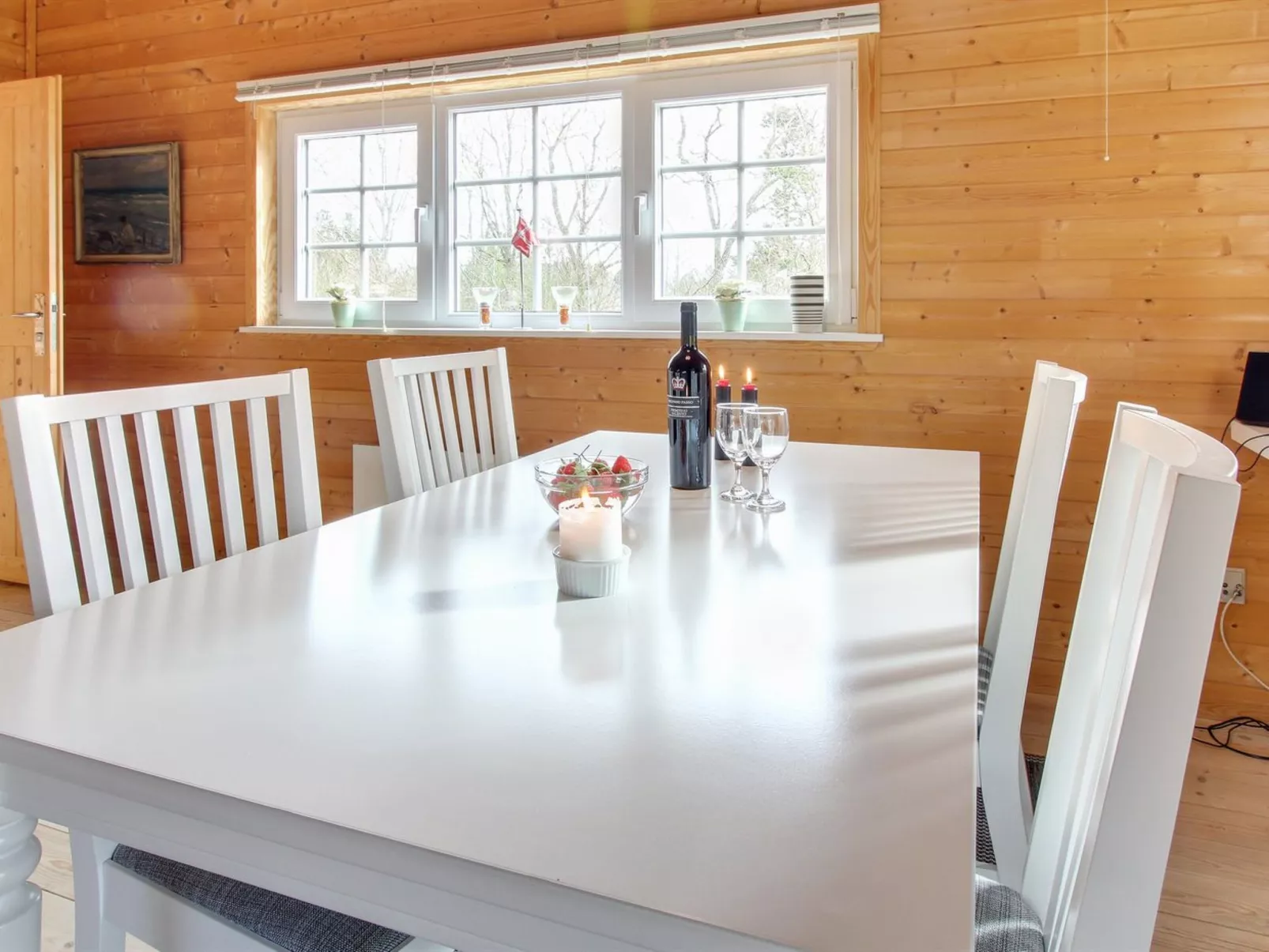 "Ulvi" - 300m to the fjord-Drinnen