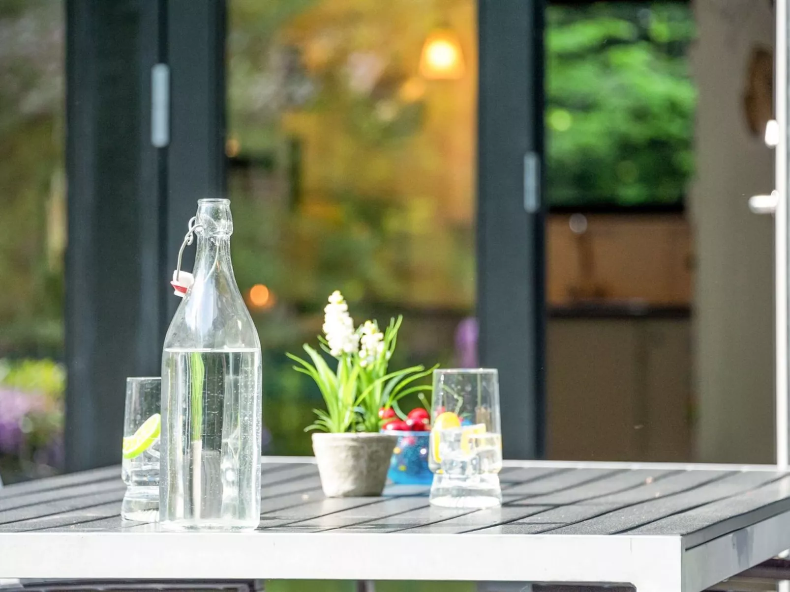 "Alika" - 200m to the fjord-Outside