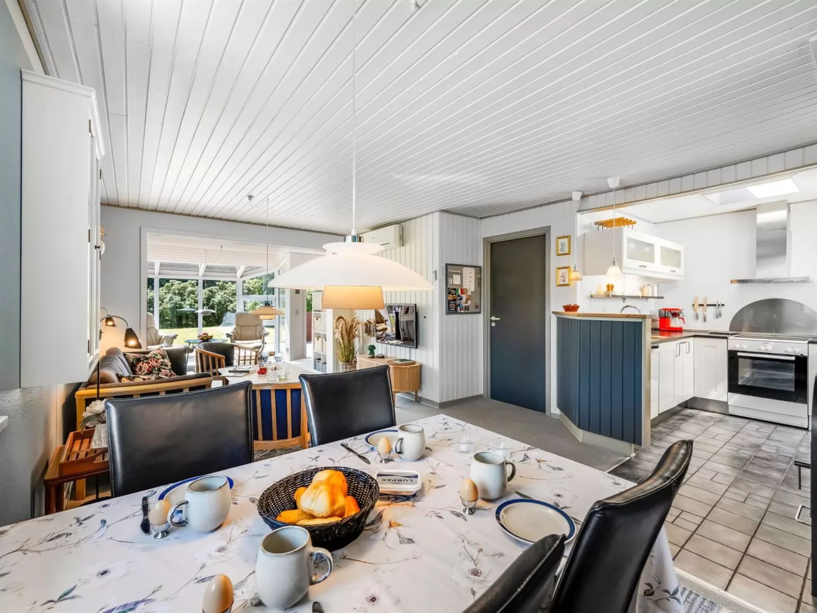 "Skakke" - 900m from the sea-Drinnen