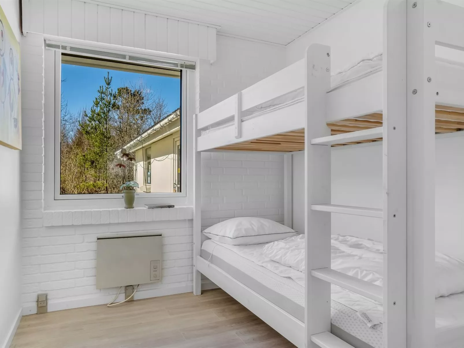 "Ehm" - 600m from the sea-Drinnen