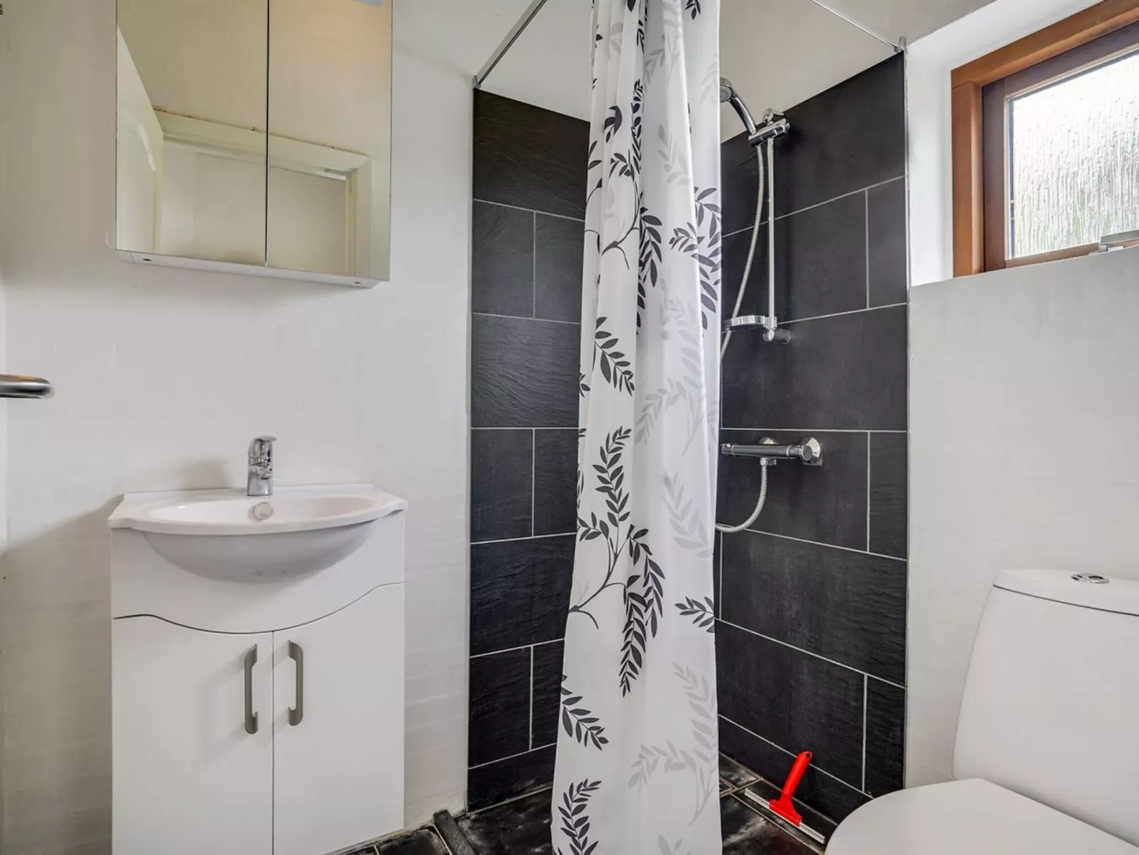 "Roope" - 50m from the sea-Drinnen