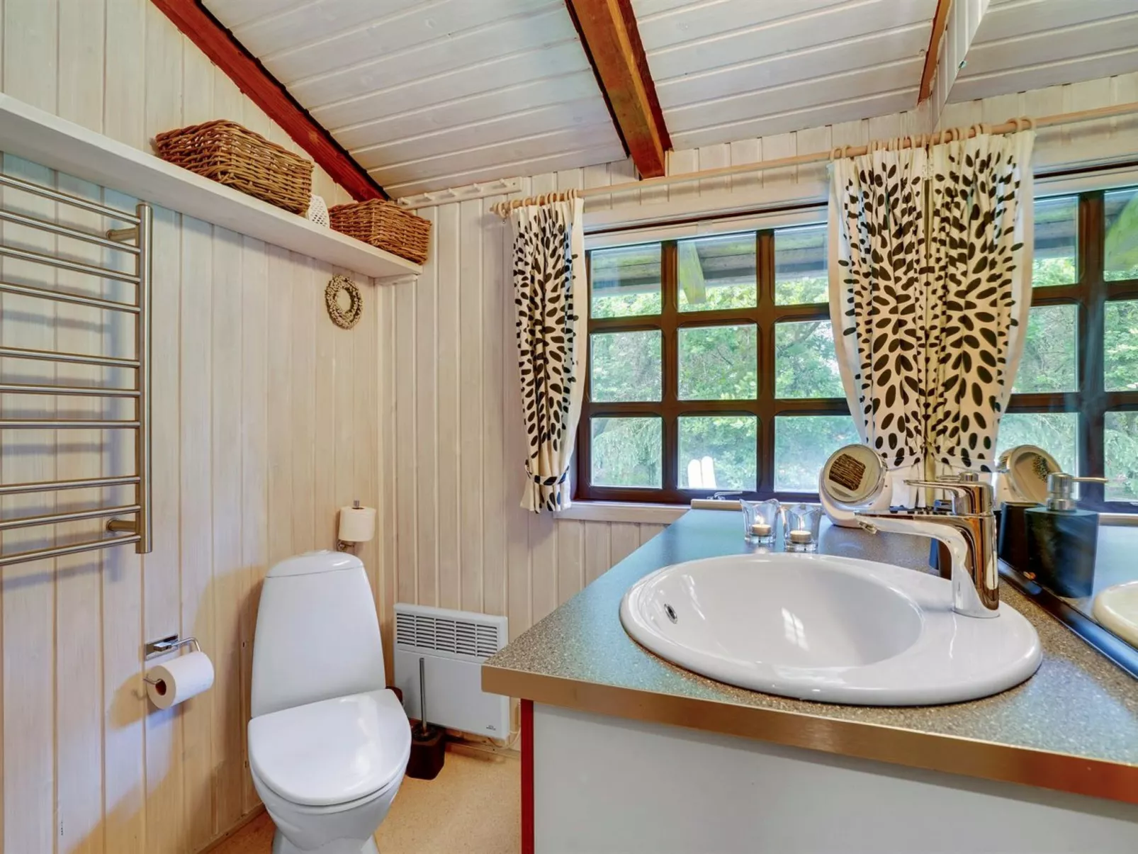 "Gail" - 400m to the fjord-Inside