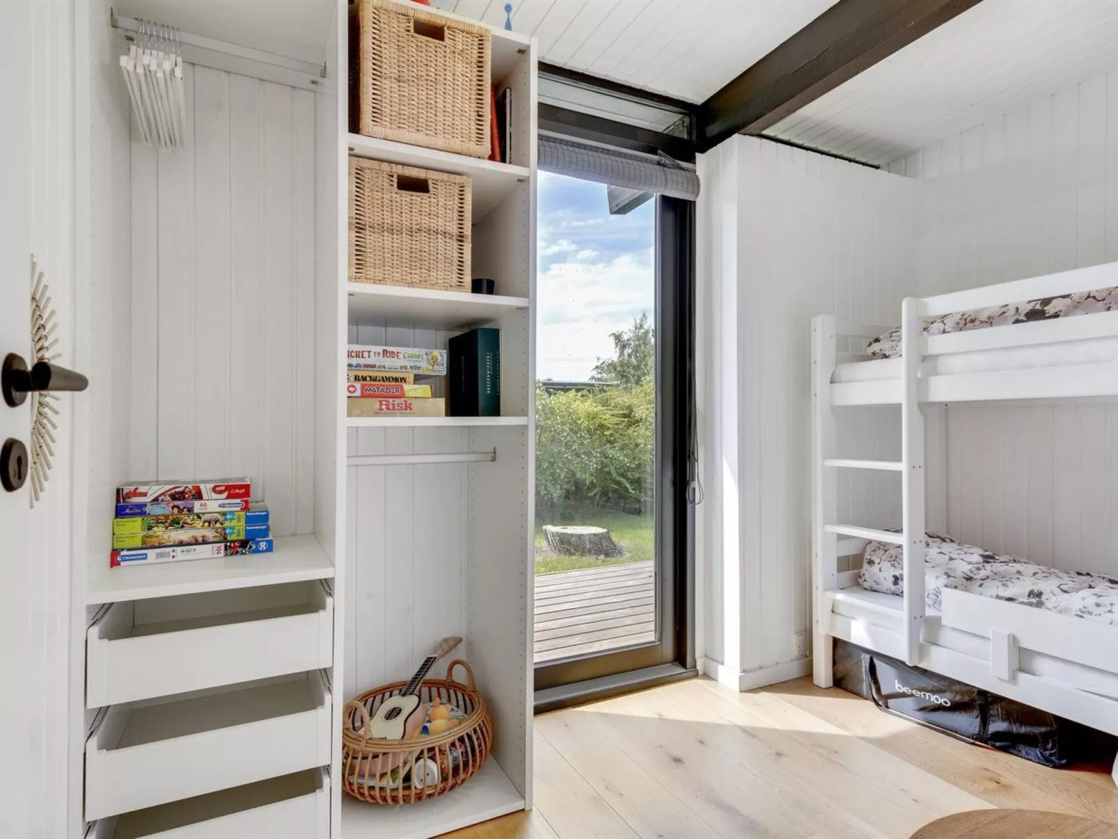 "Hævnir" - 1km from the sea-Dedans