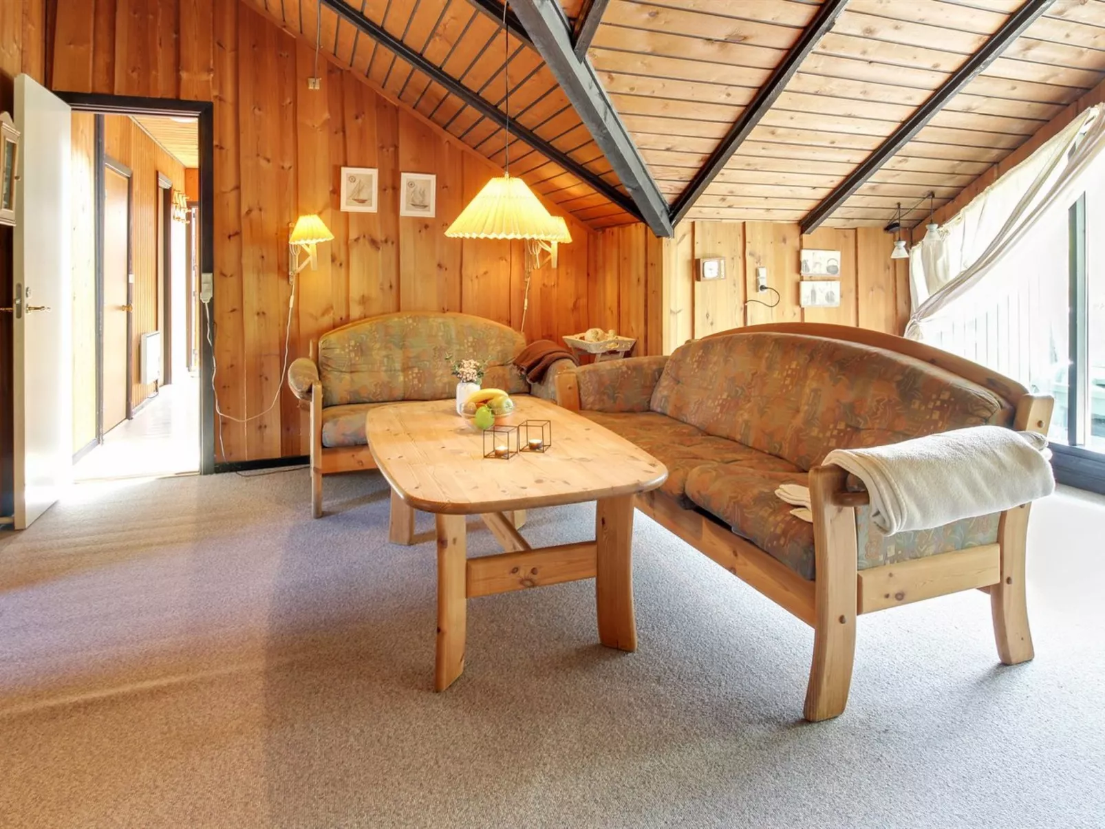 "Ingwin" - 250m to the fjord-Drinnen