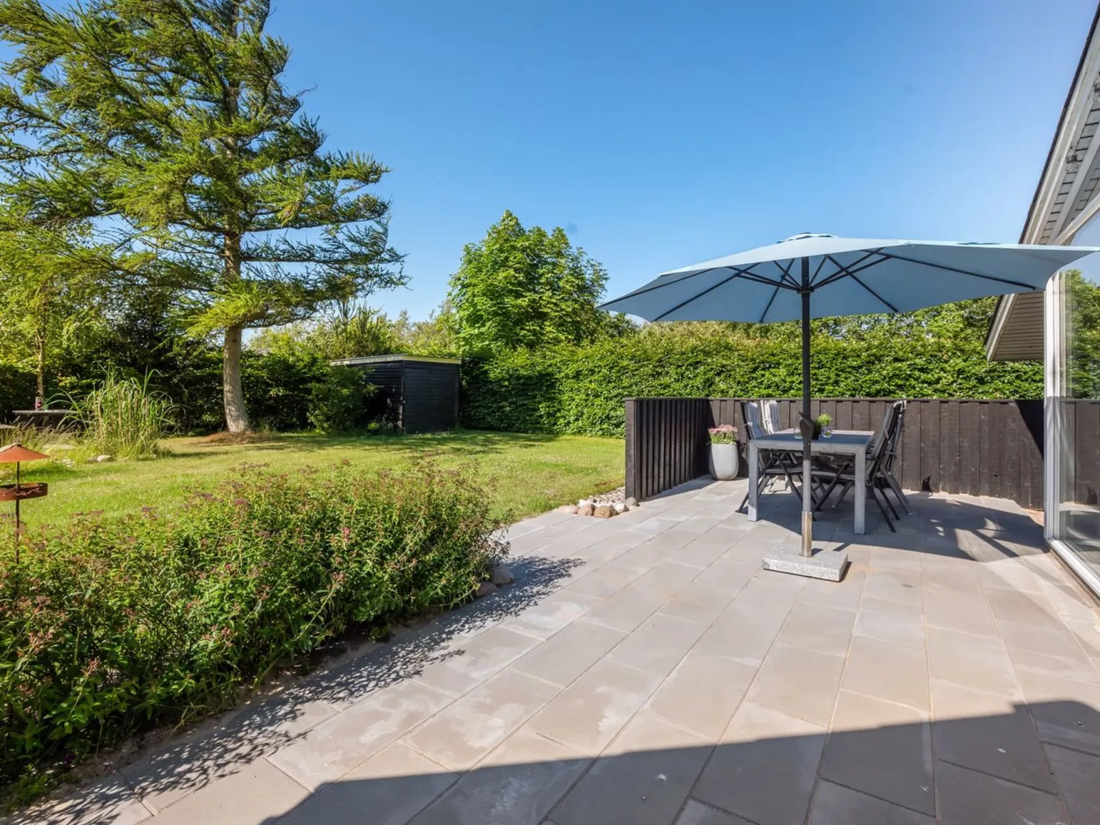 "Raisa" - 200m to the fjord-Outside