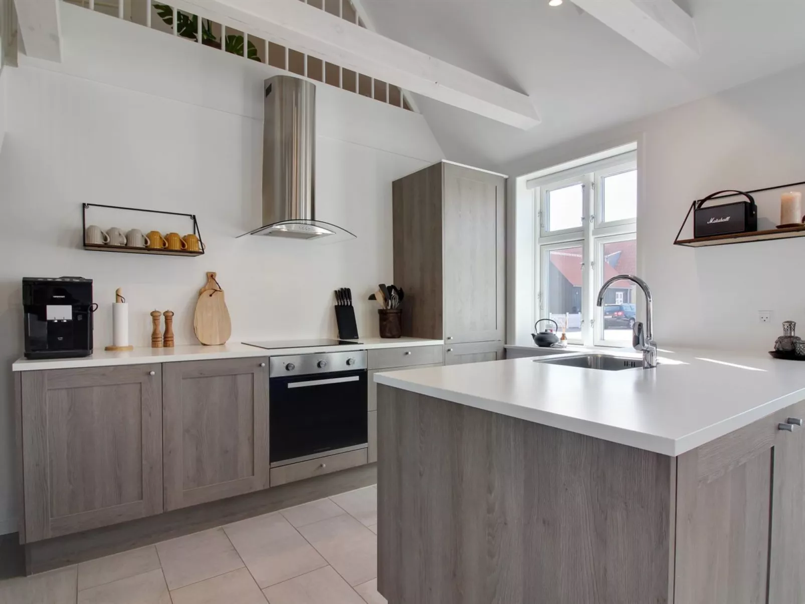 "Gine" - 1.5km from the sea-Inside