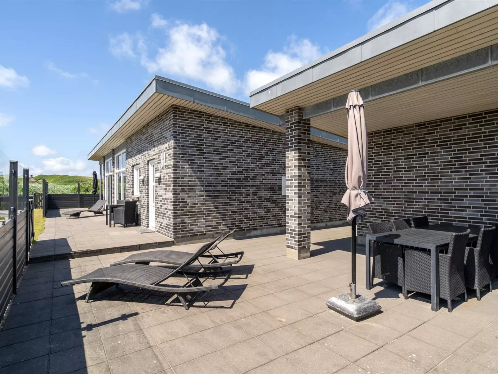 "Synthia" - 300m from the sea-Outside