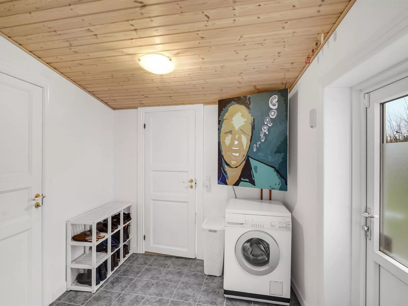 "Truels" - 2km from the sea-Inside