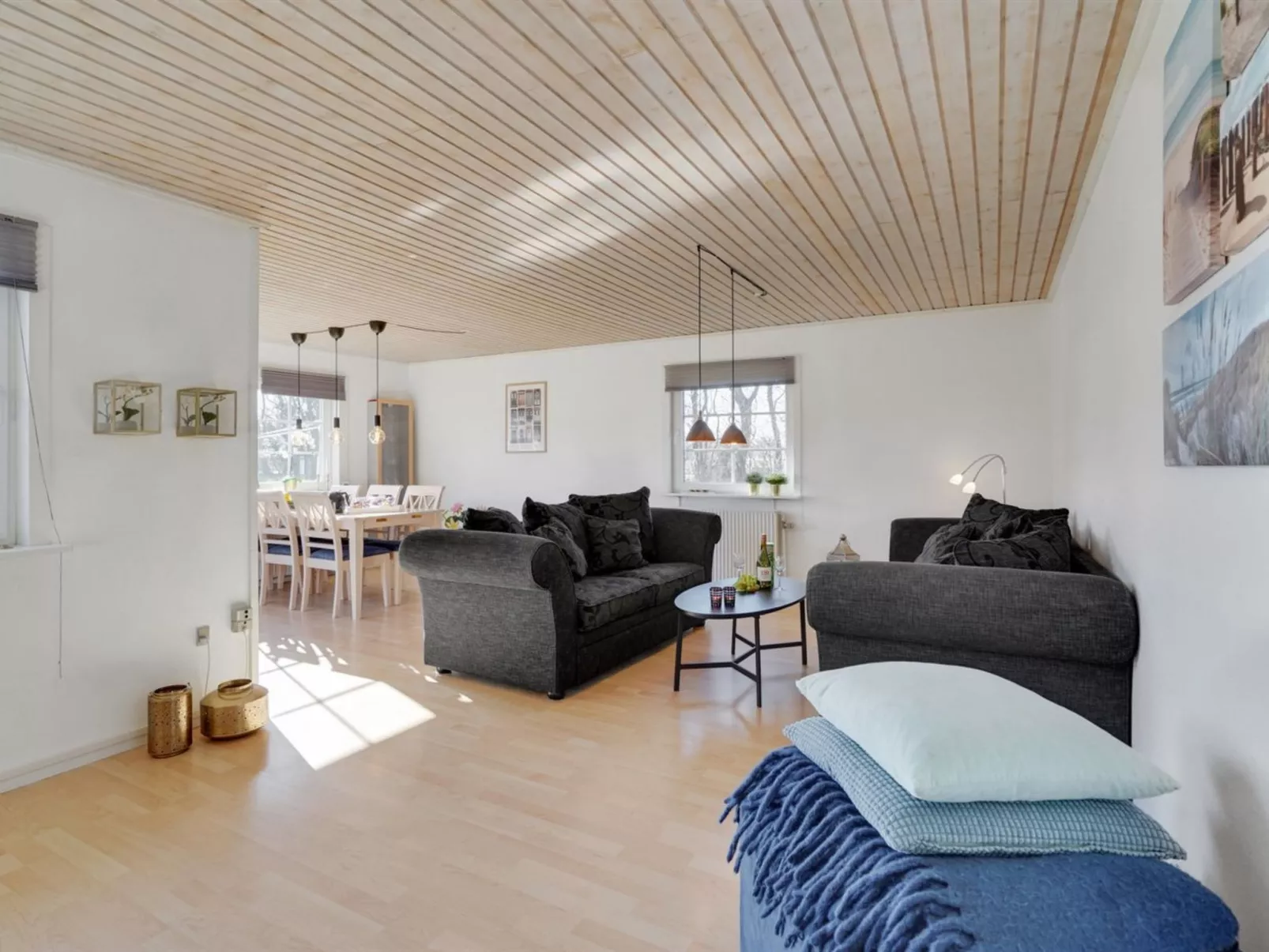 "Harrieth" - 16km from the sea-Drinnen